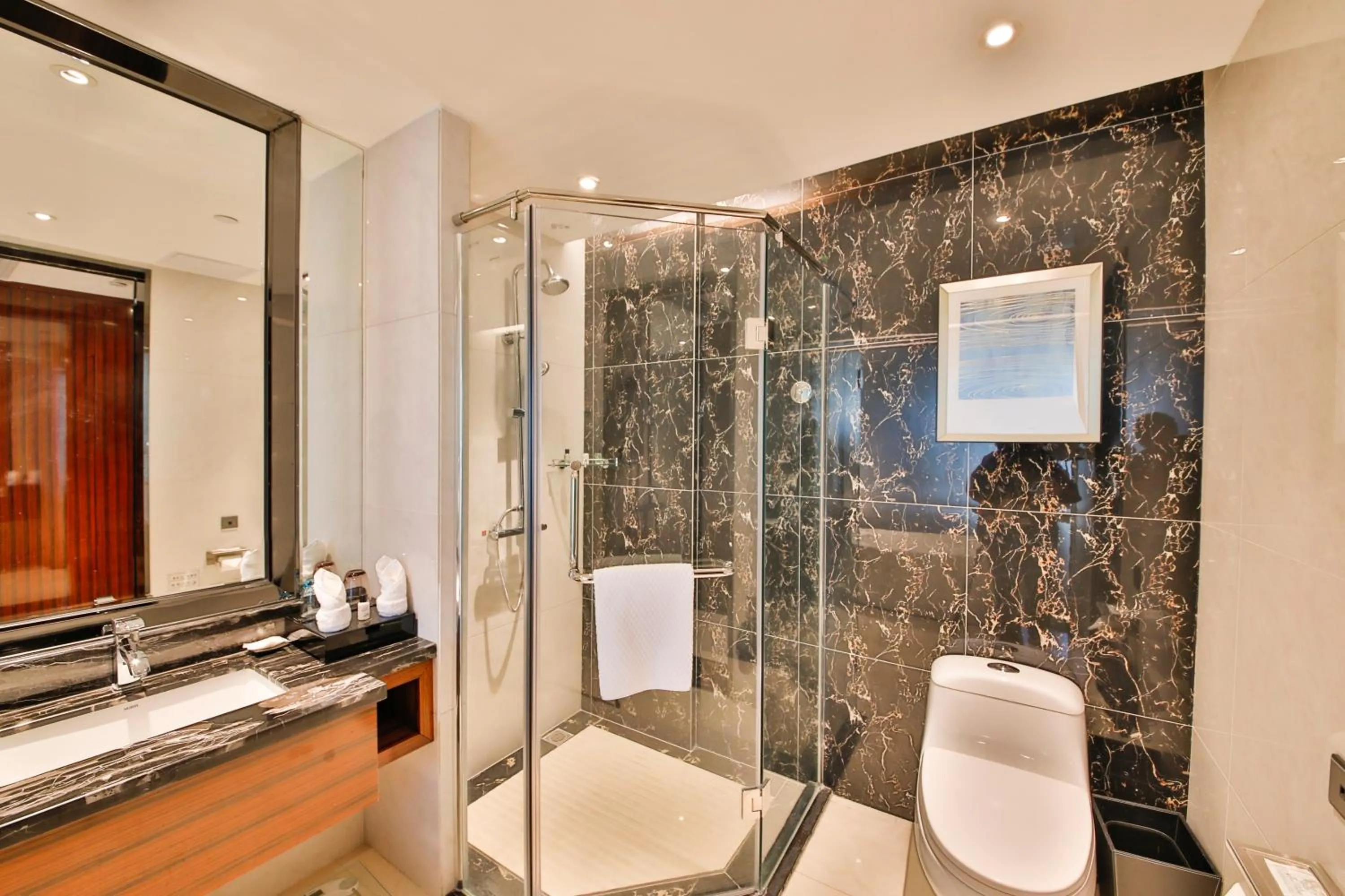 Bathroom in Jianghai Country Garden Phoenix Hotel