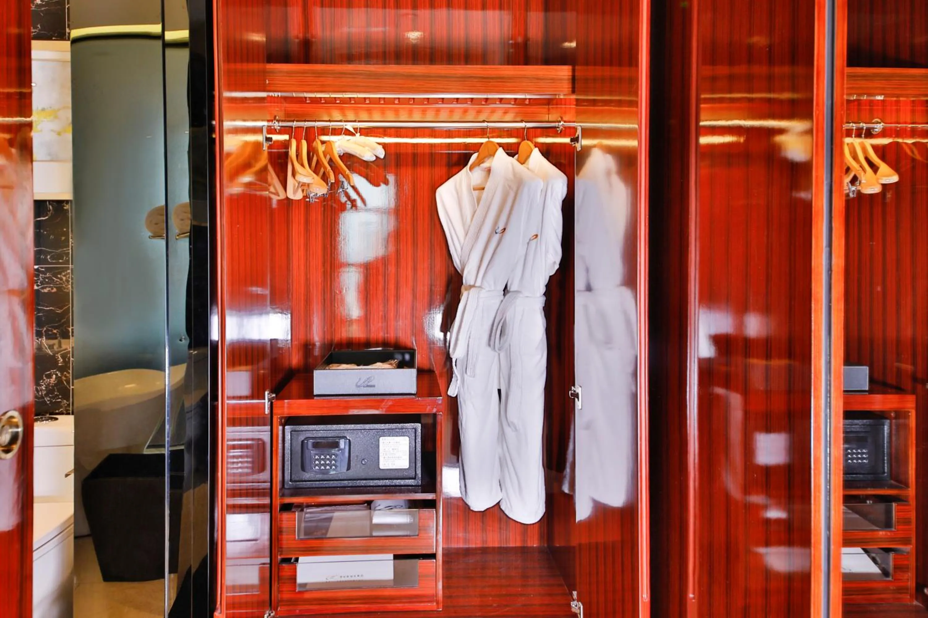 Bathroom in Jianghai Country Garden Phoenix Hotel