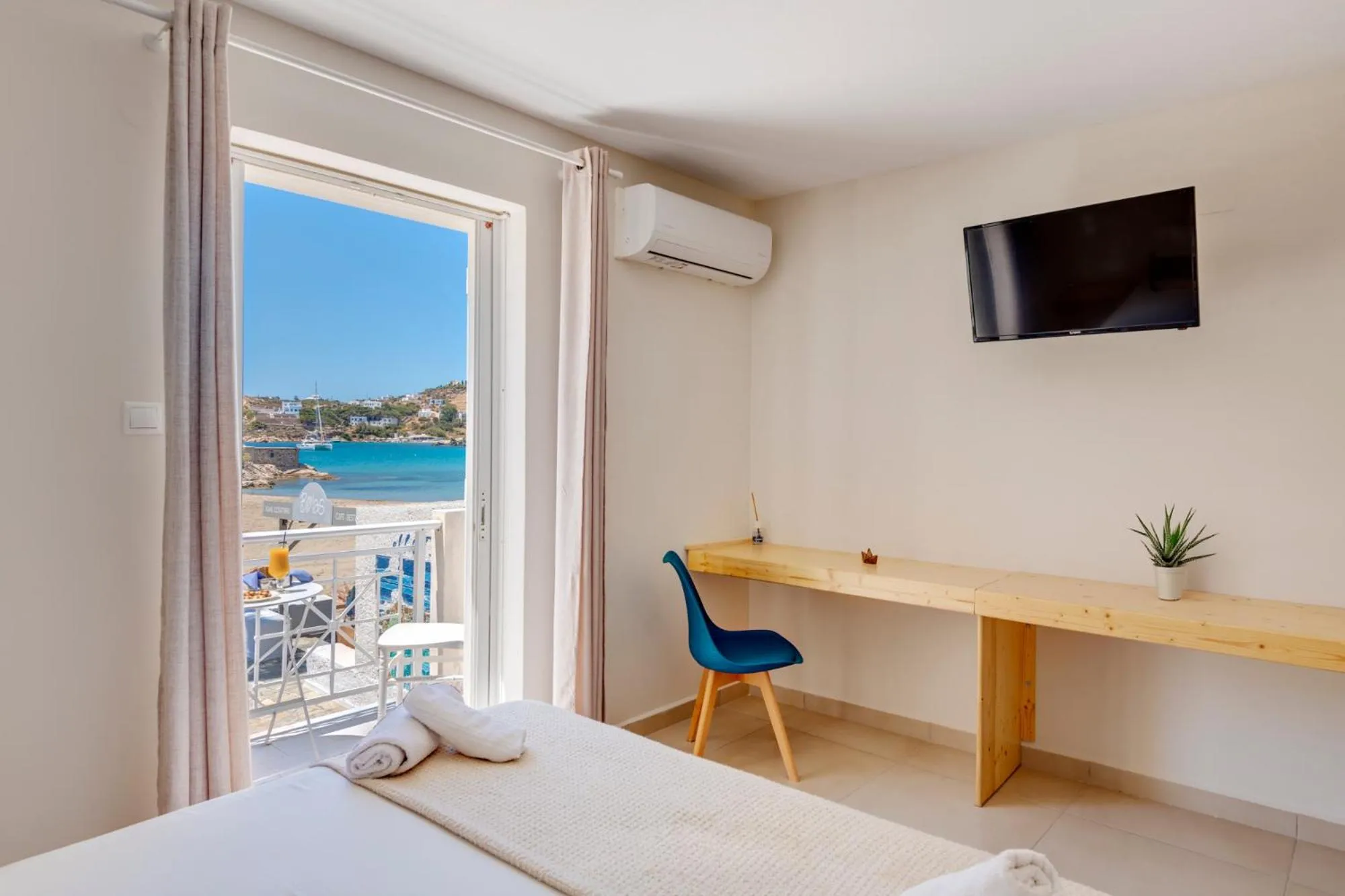 TV and multimedia, Bed in Hotel Kamelo