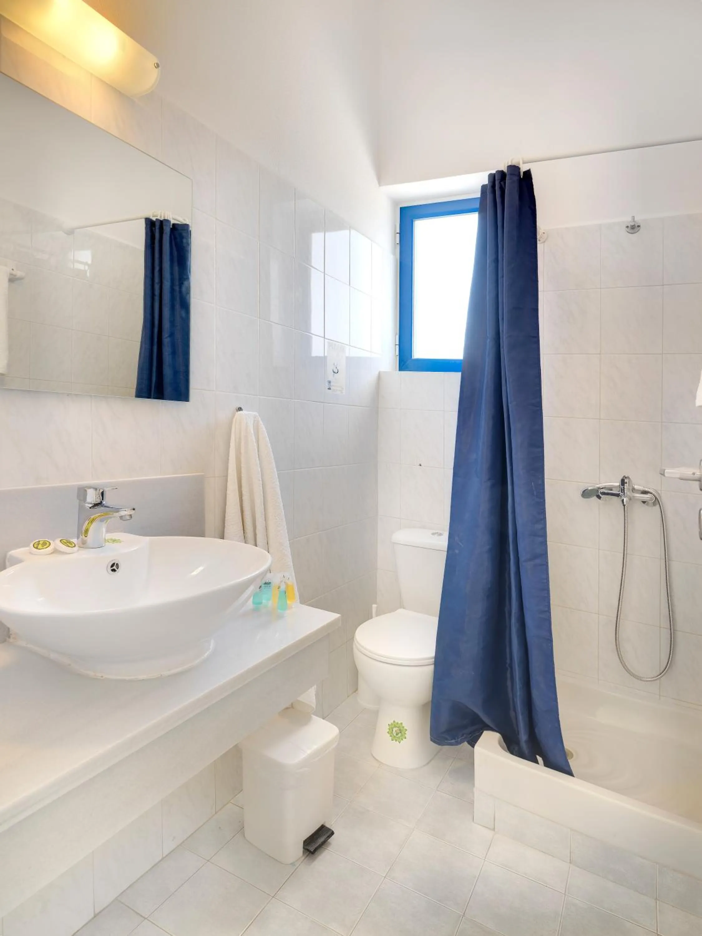 Shower in Hotel Kamelo