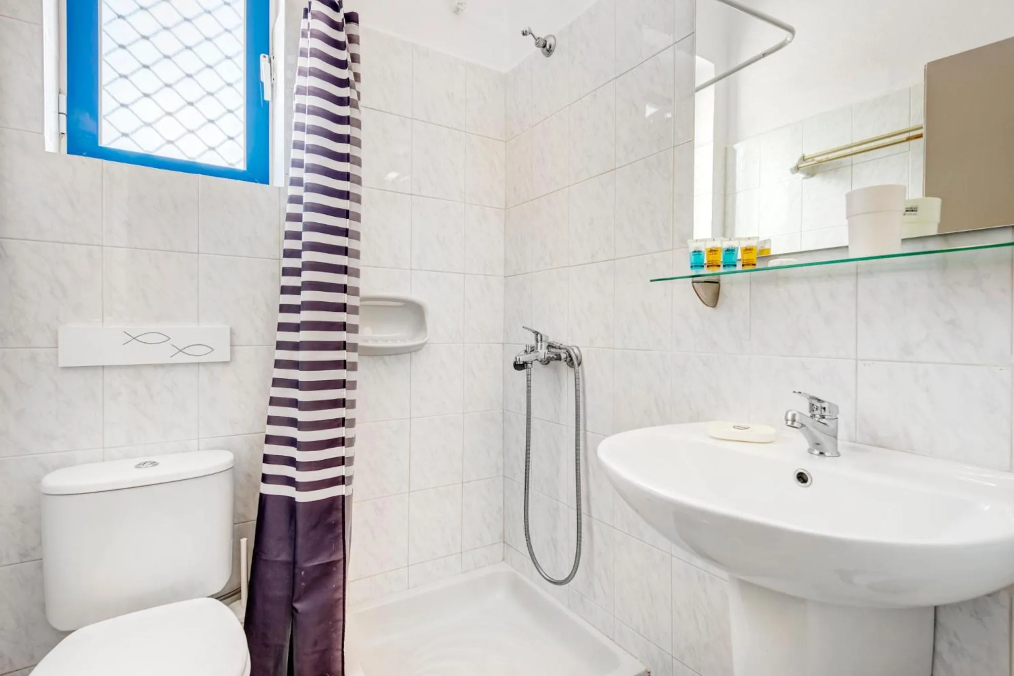 Shower in Hotel Kamelo