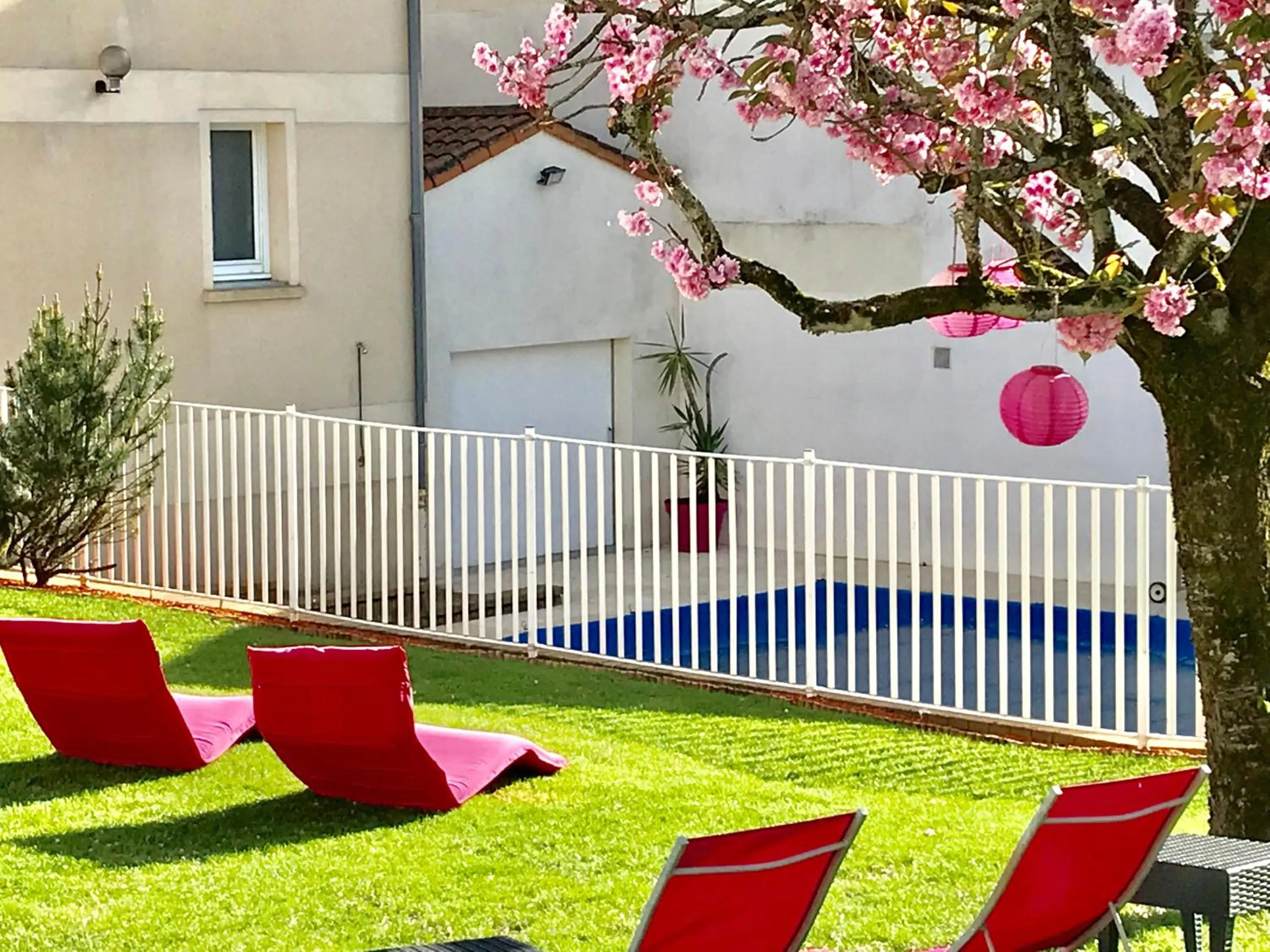 Garden in Hôtel Le Cerizay