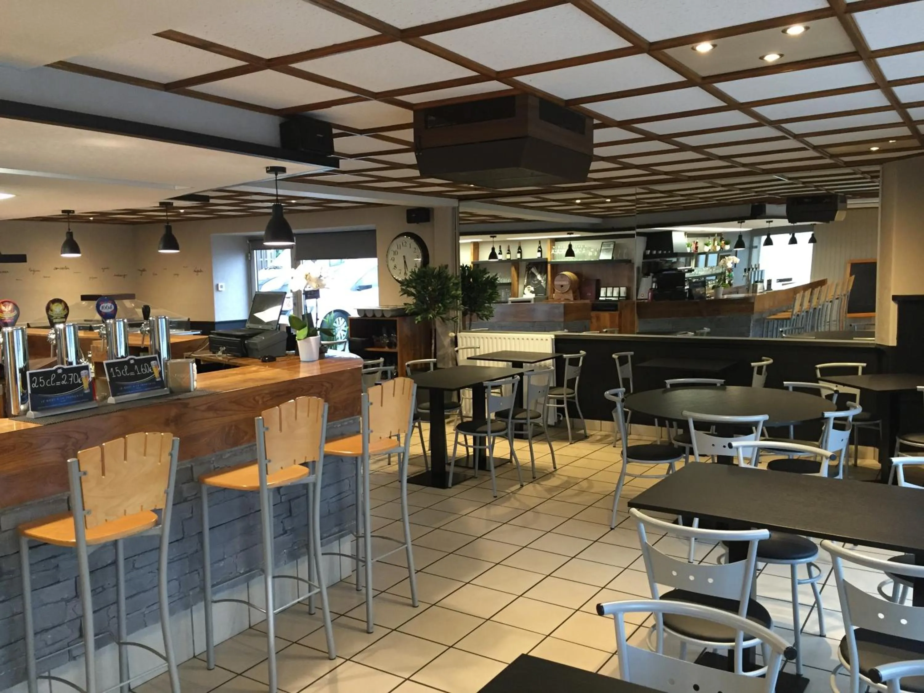 Restaurant/places to eat in Hôtel Le Cerizay