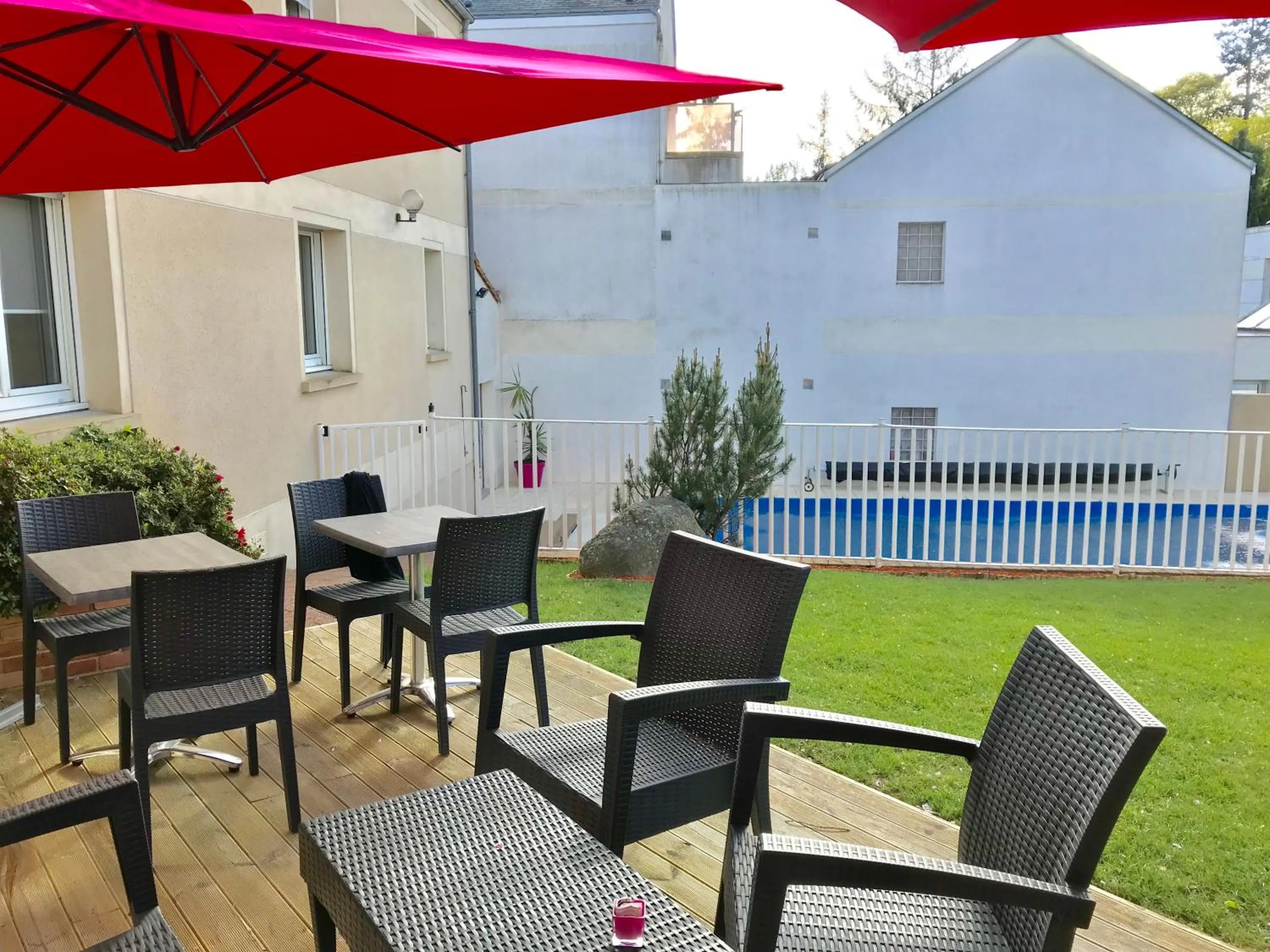 Patio in Hôtel Le Cerizay