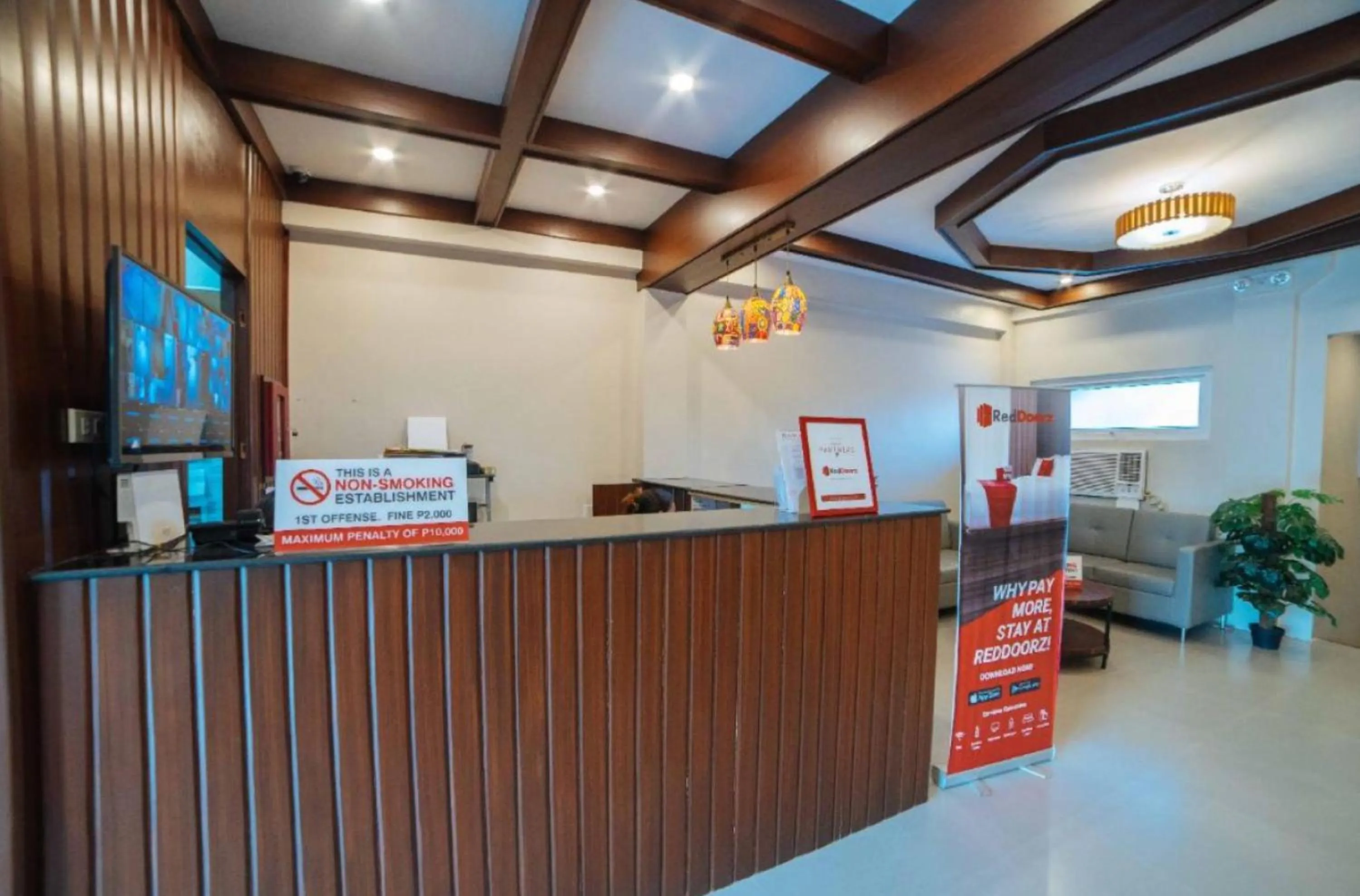 Lobby or reception in RedDoorz at Travelers Inn Bajada Davao