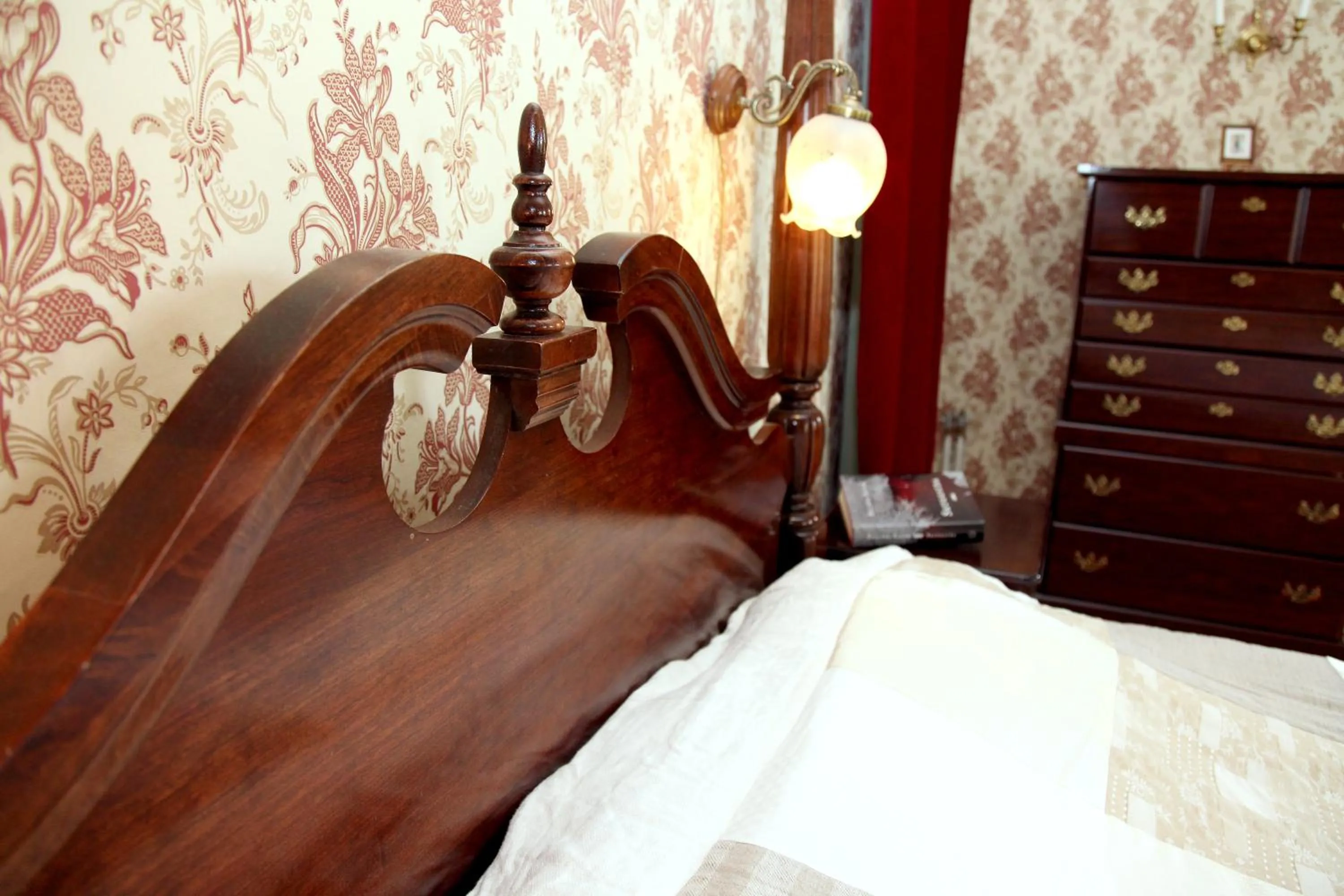 Queen Room with Garden View - single occupancy in Boråkra Bed & Breakfast