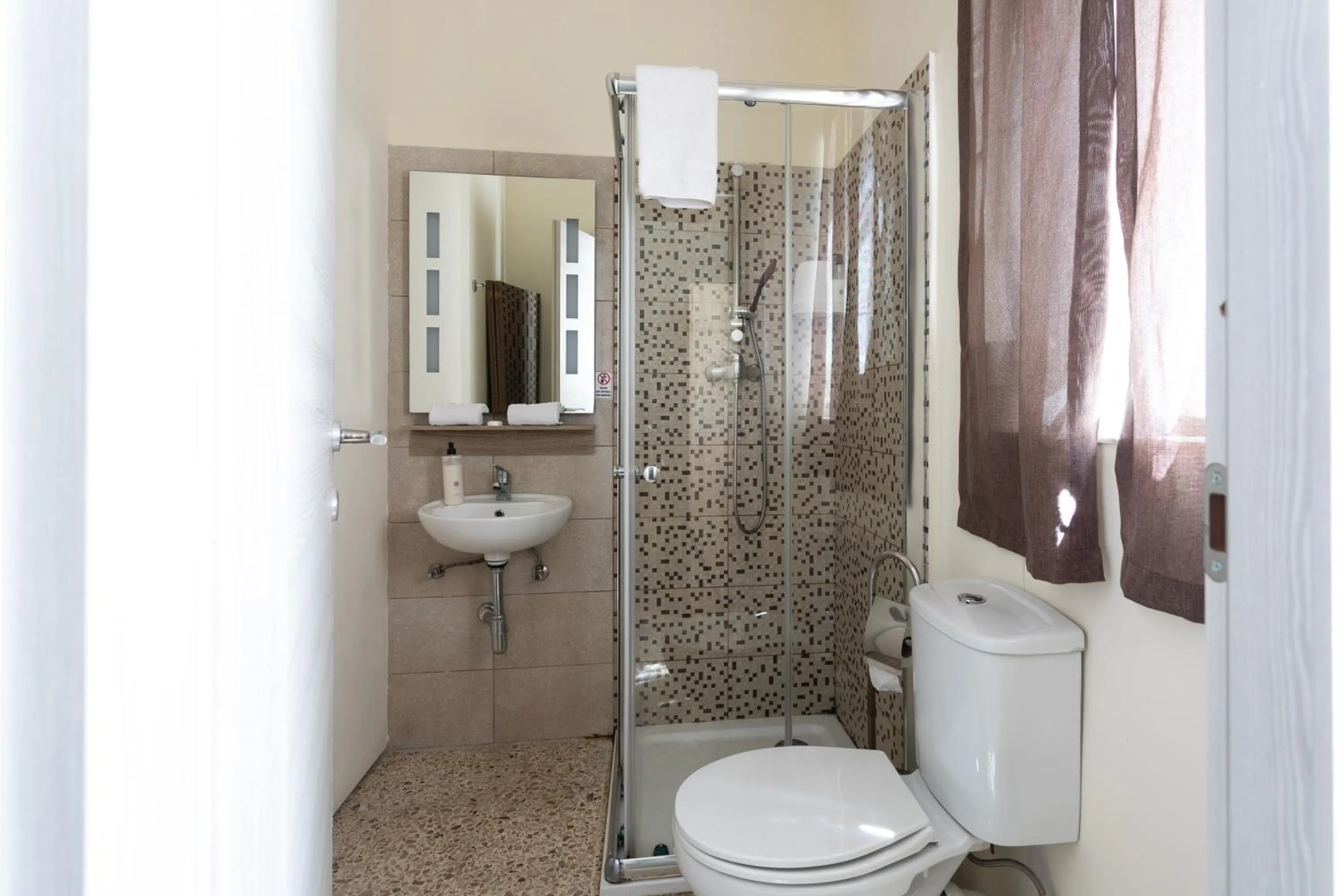 Bathroom in Tarona Guesthouse