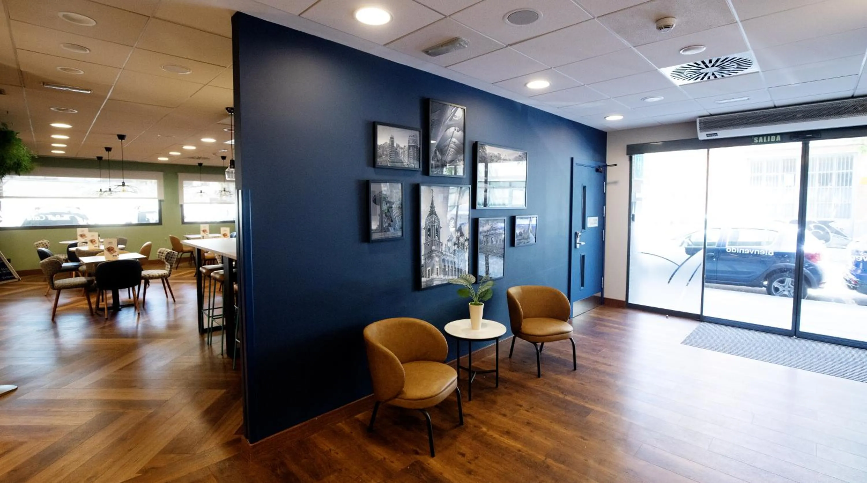 Lobby or reception in Travelodge Madrid Metropolitano