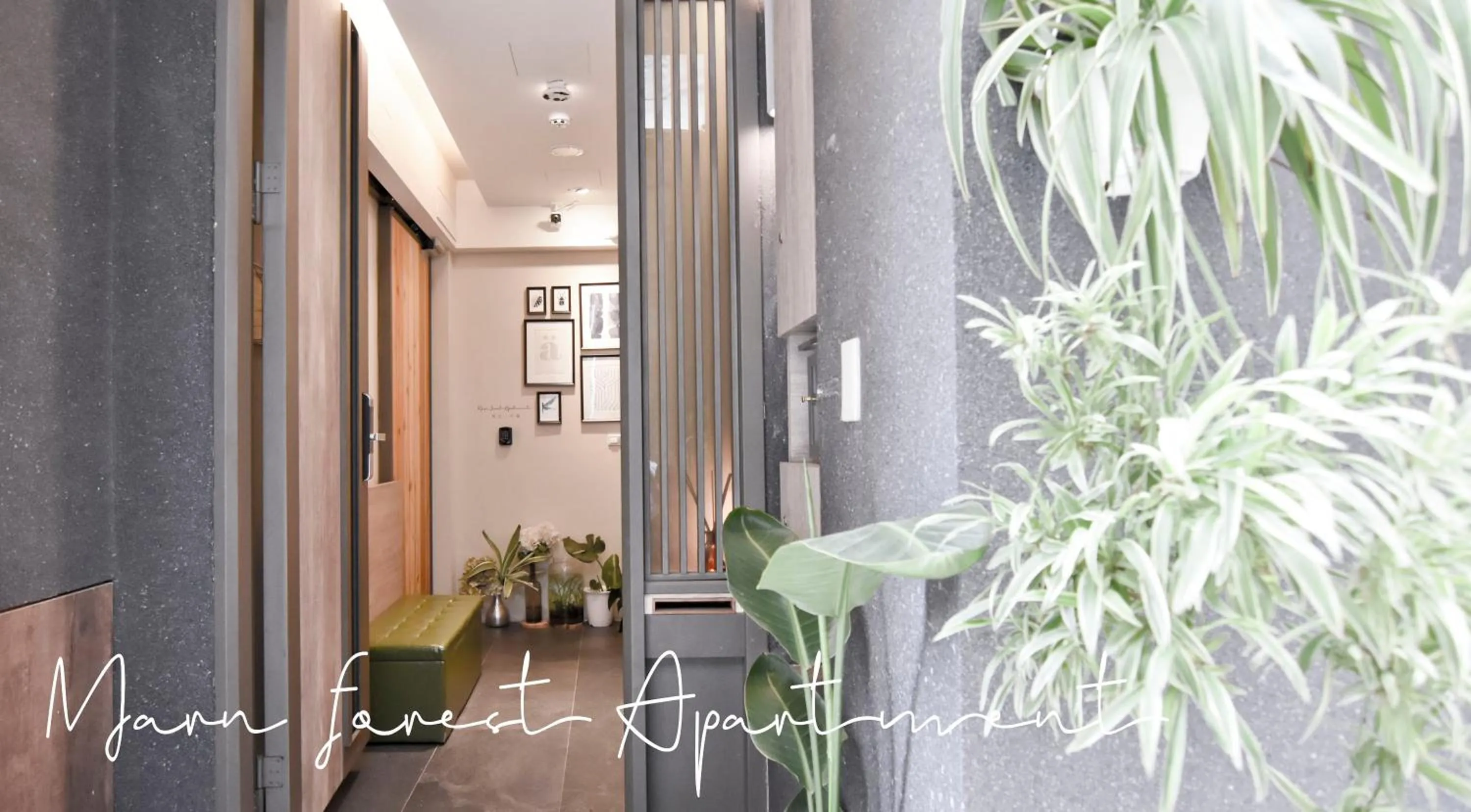 Facade/entrance in Morn forest apartment