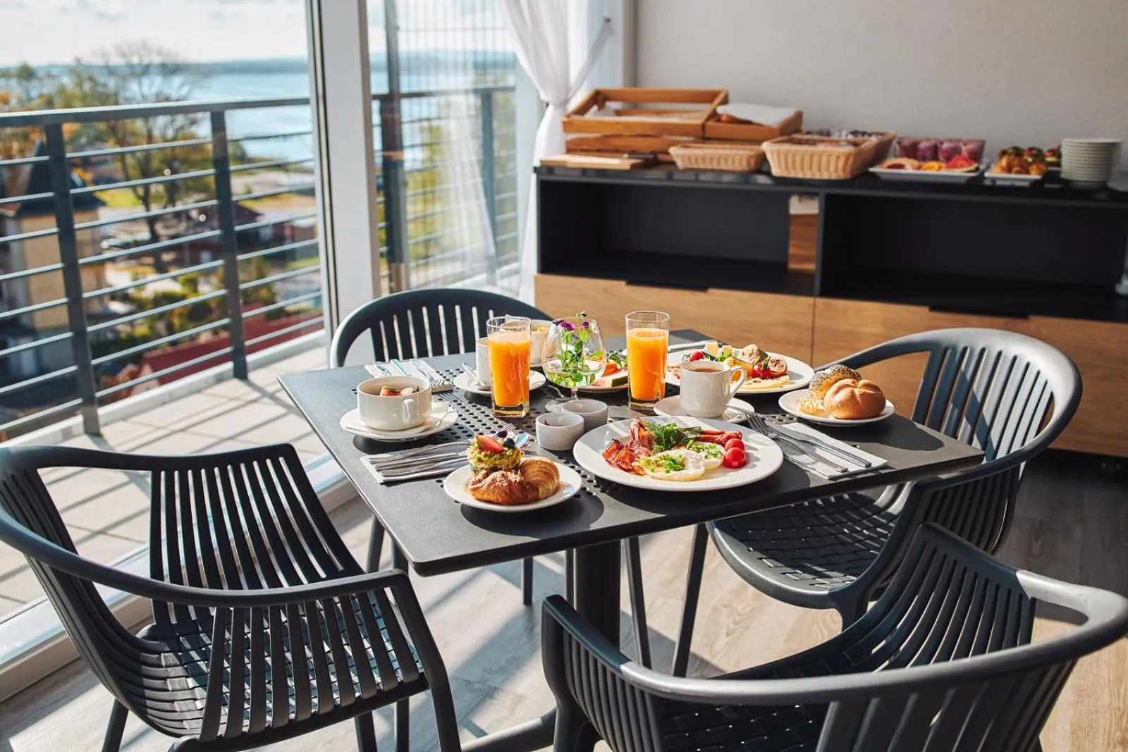 Lake view in Molo Park Aparthotel