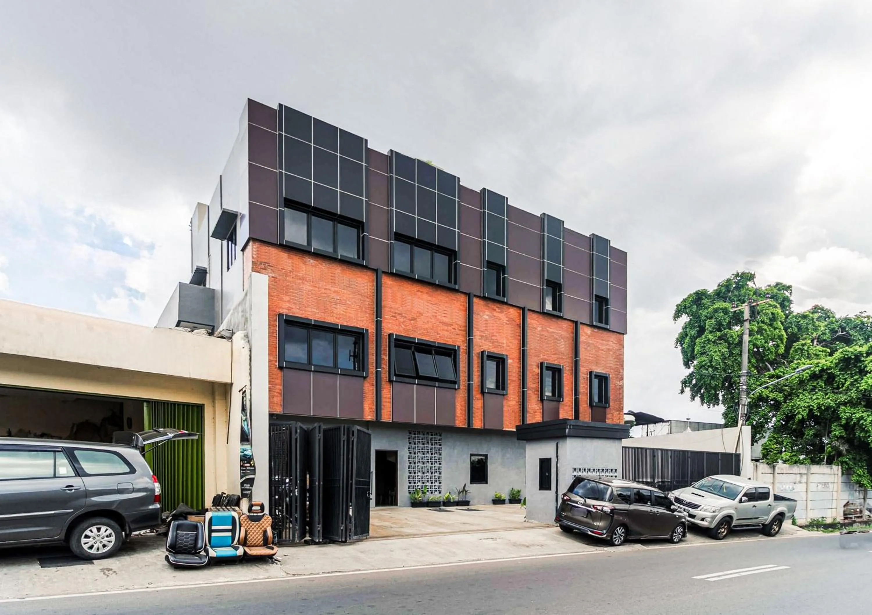 Facade/entrance in RedDoorz near Puri Indah Mall