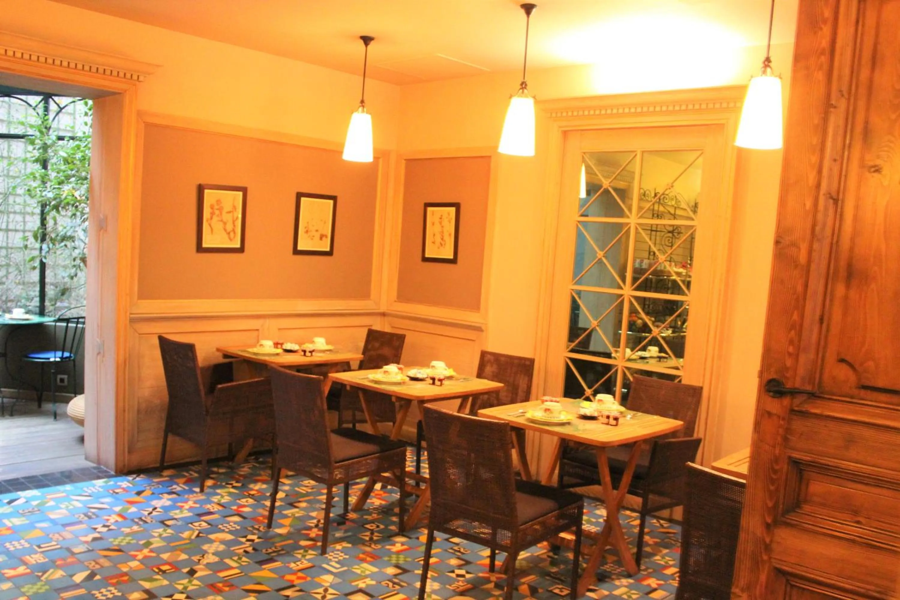 Buffet breakfast in Hôtel Relais Monceau