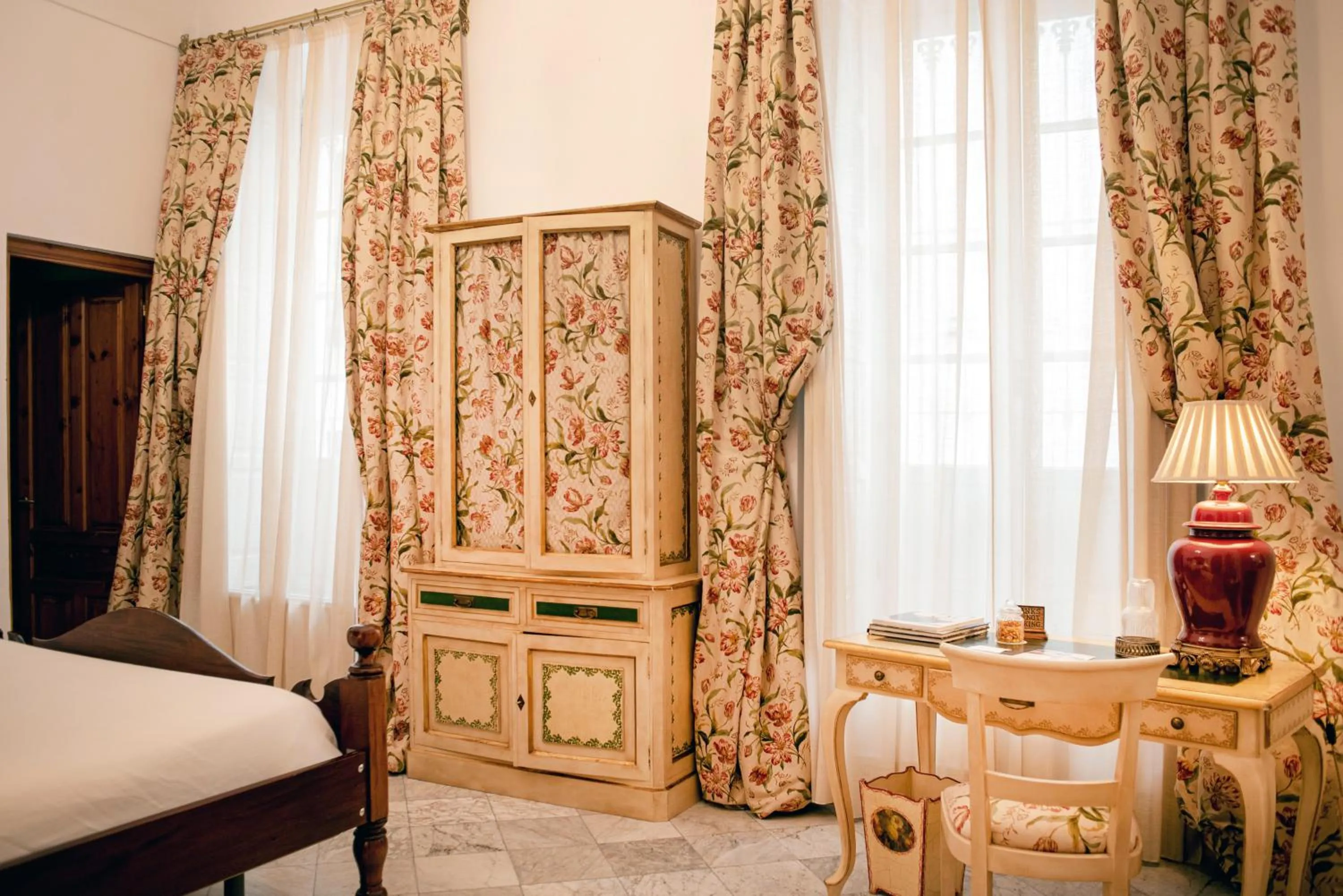 Photo of the whole room, Bed in Hotel Boutique Conde de la Corte