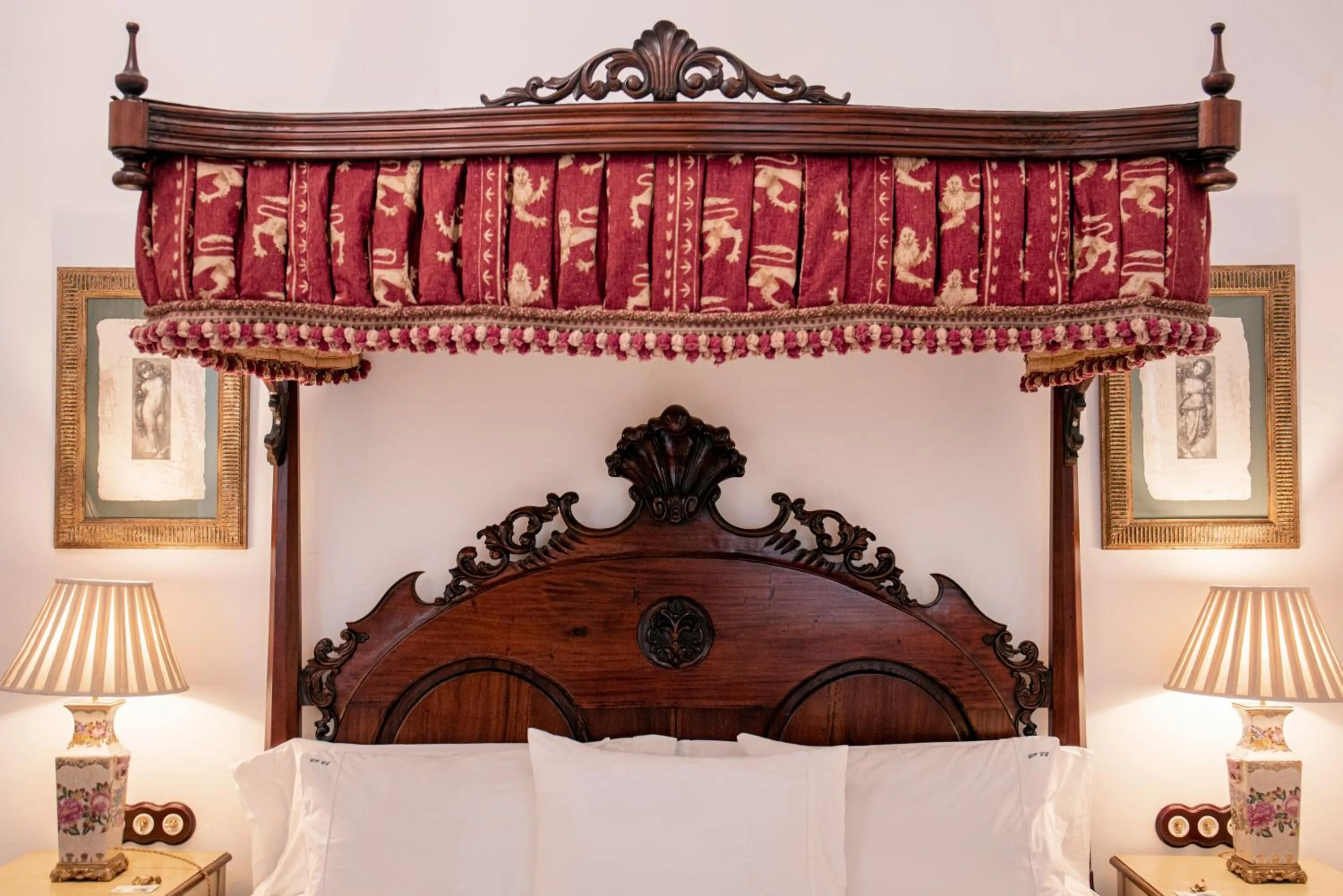 Decorative detail, Bed in Hotel Boutique Conde de la Corte