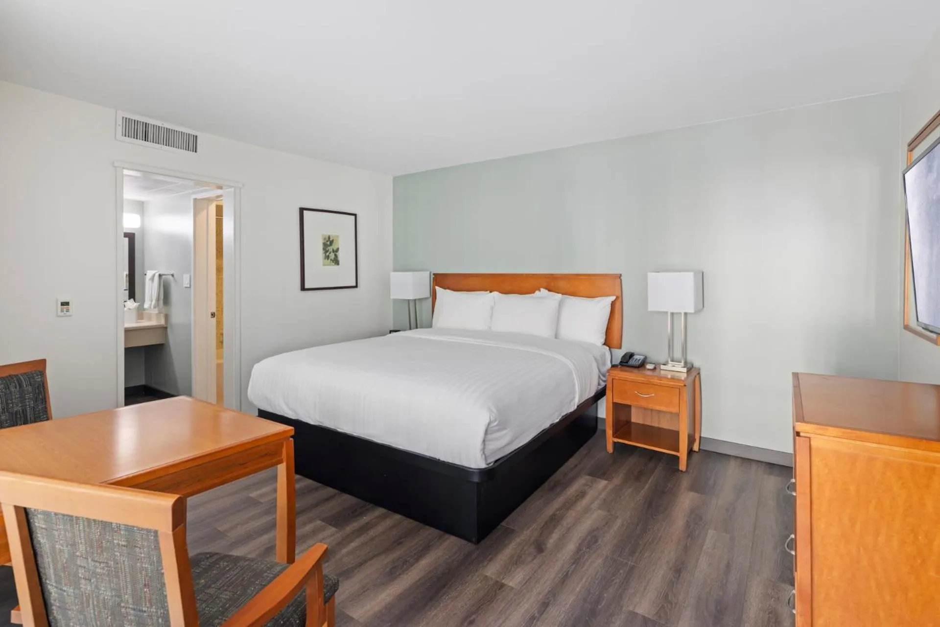 Bed in Vagabond Inn Glendale