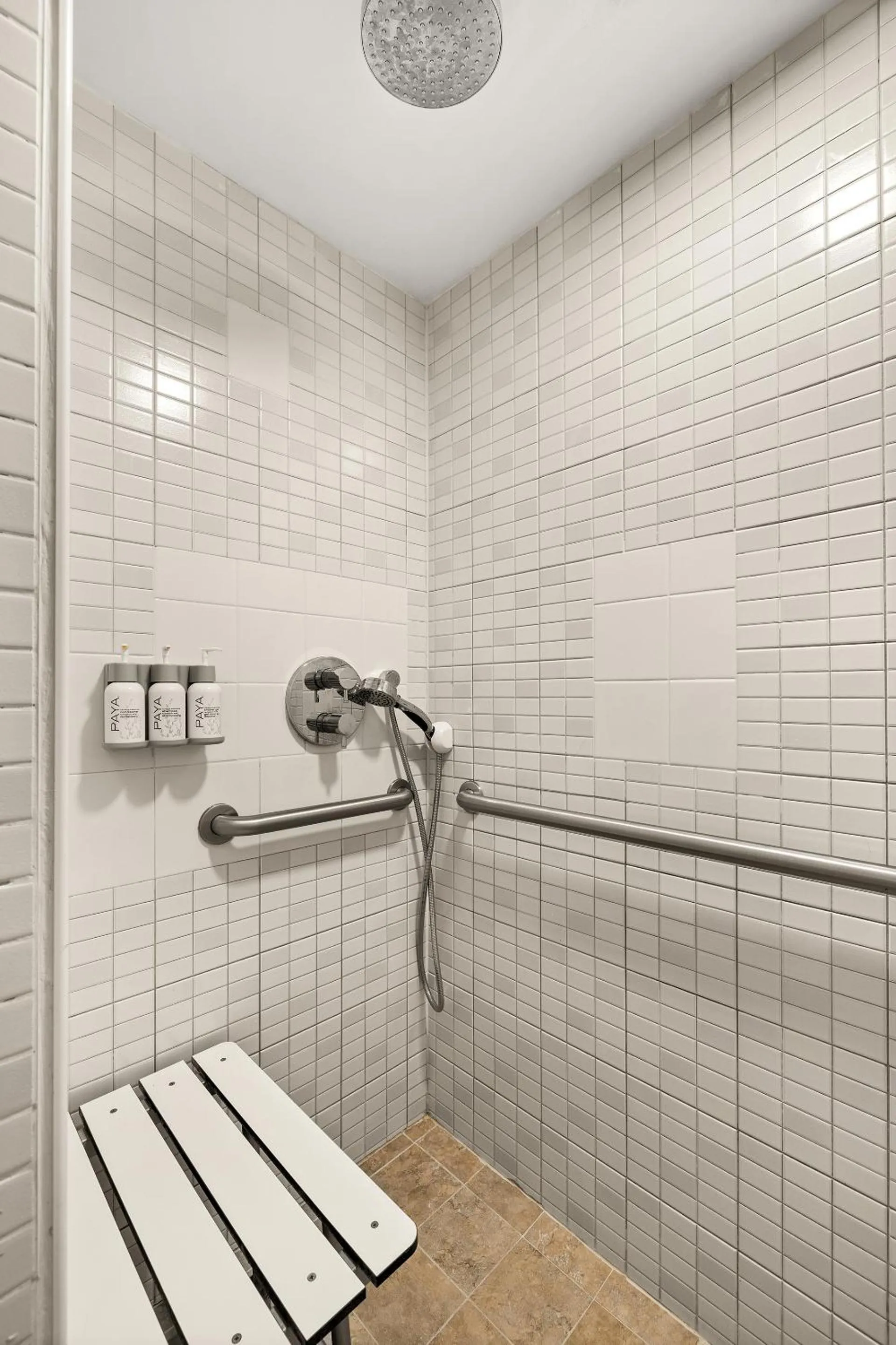 Shower in Vagabond Inn Glendale