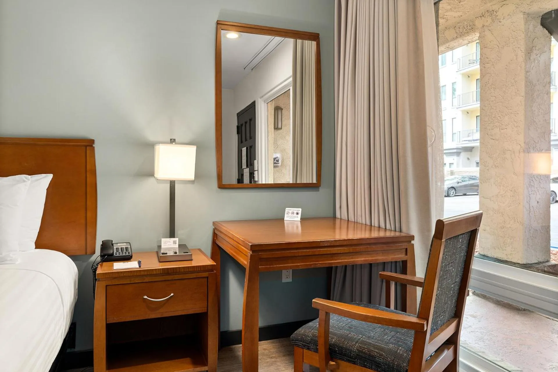 Bed in Vagabond Inn Glendale