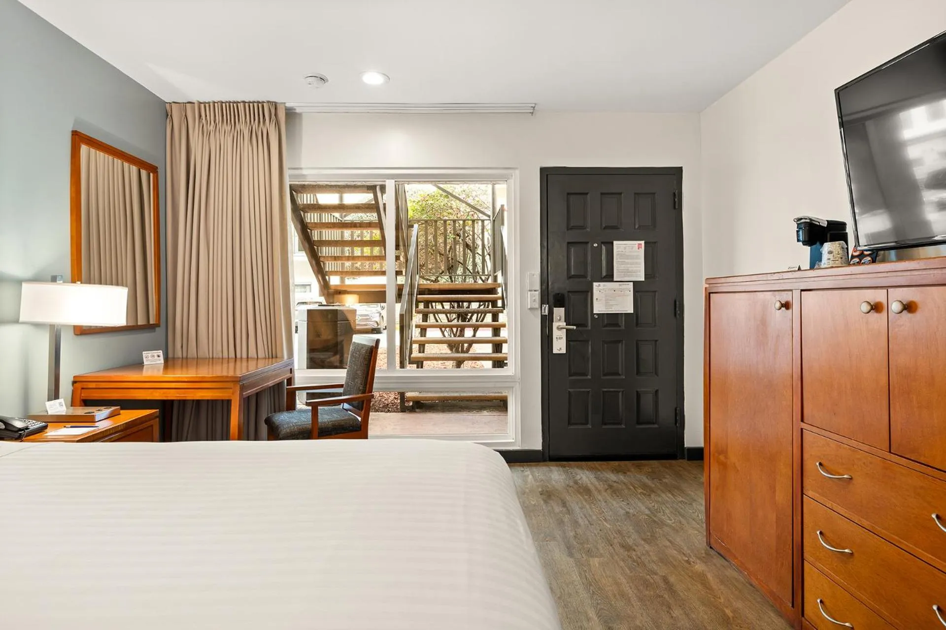 Bed in Vagabond Inn Glendale