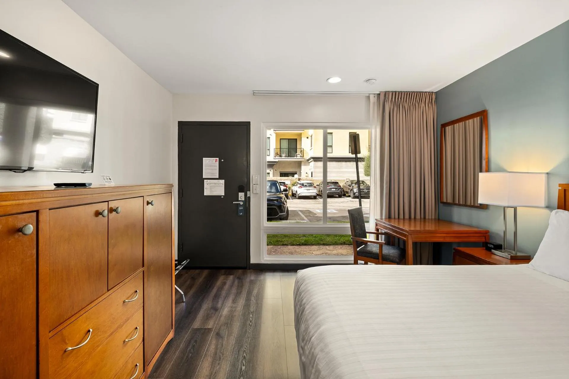 Bed in Vagabond Inn Glendale