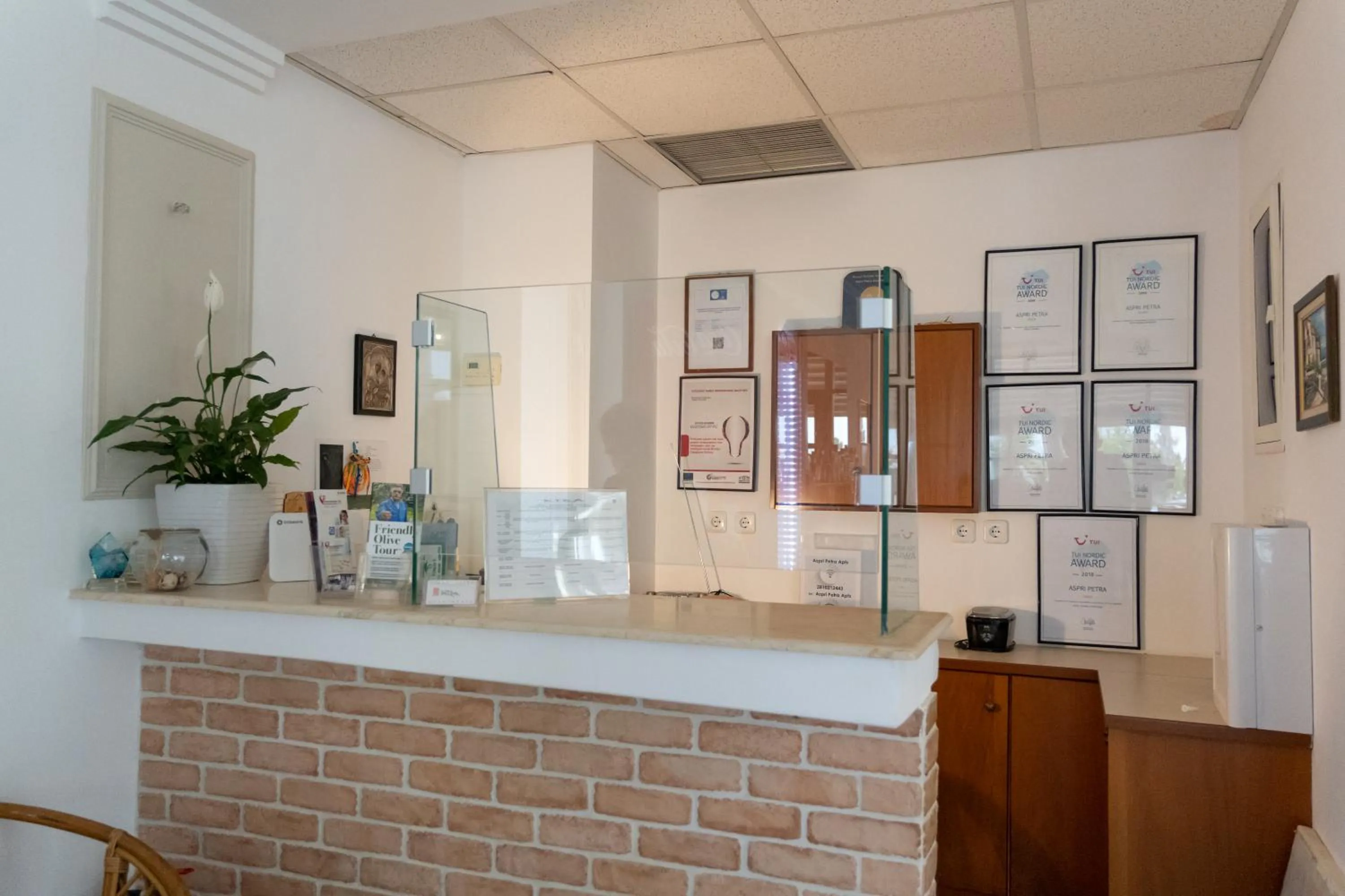 Lobby or reception in Aspri Petra Apartments