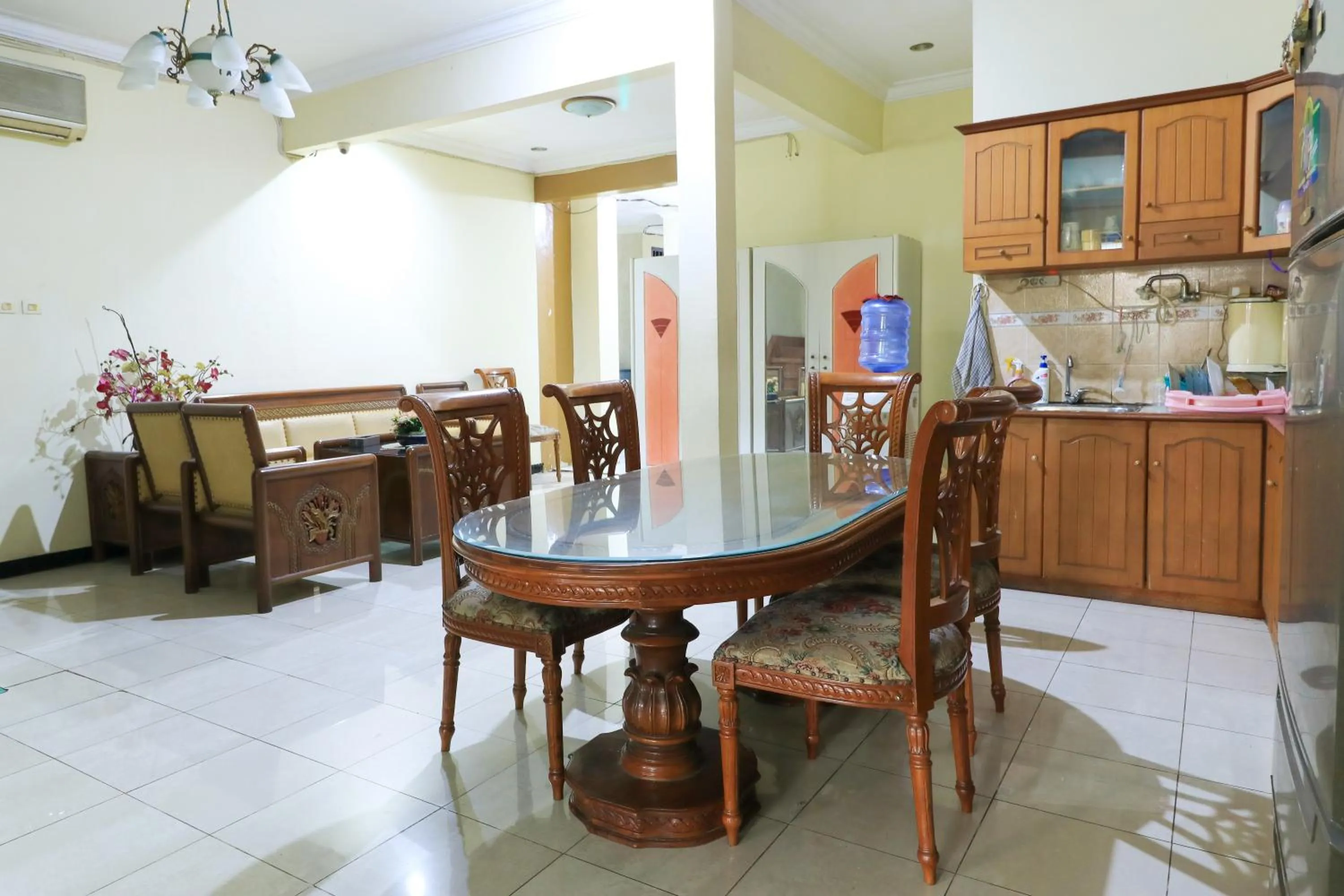 Kitchen or kitchenette in Guest House Samarinda
