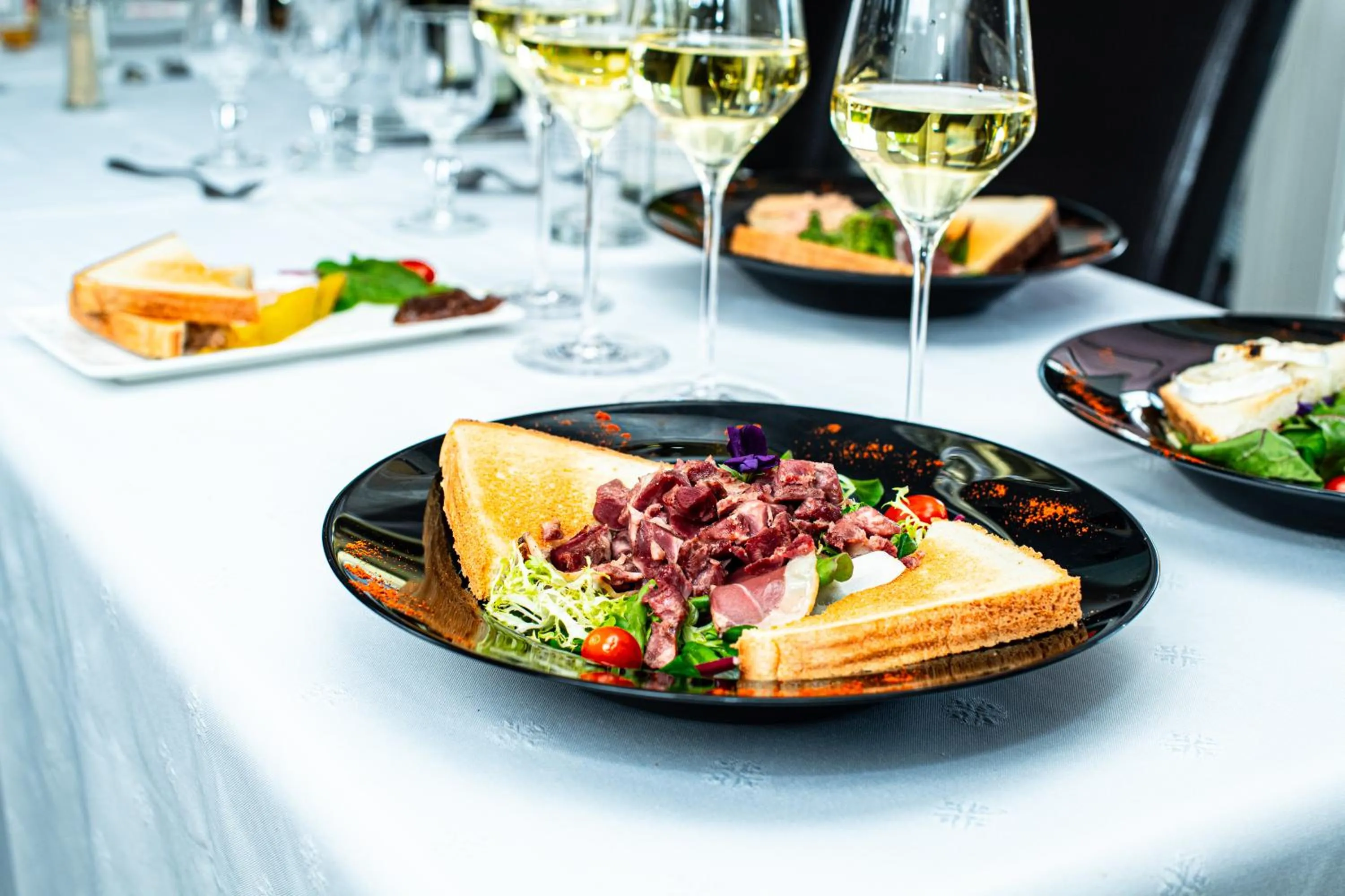 Restaurant/places to eat in Logis Hôtel - Le Relais du Parisis