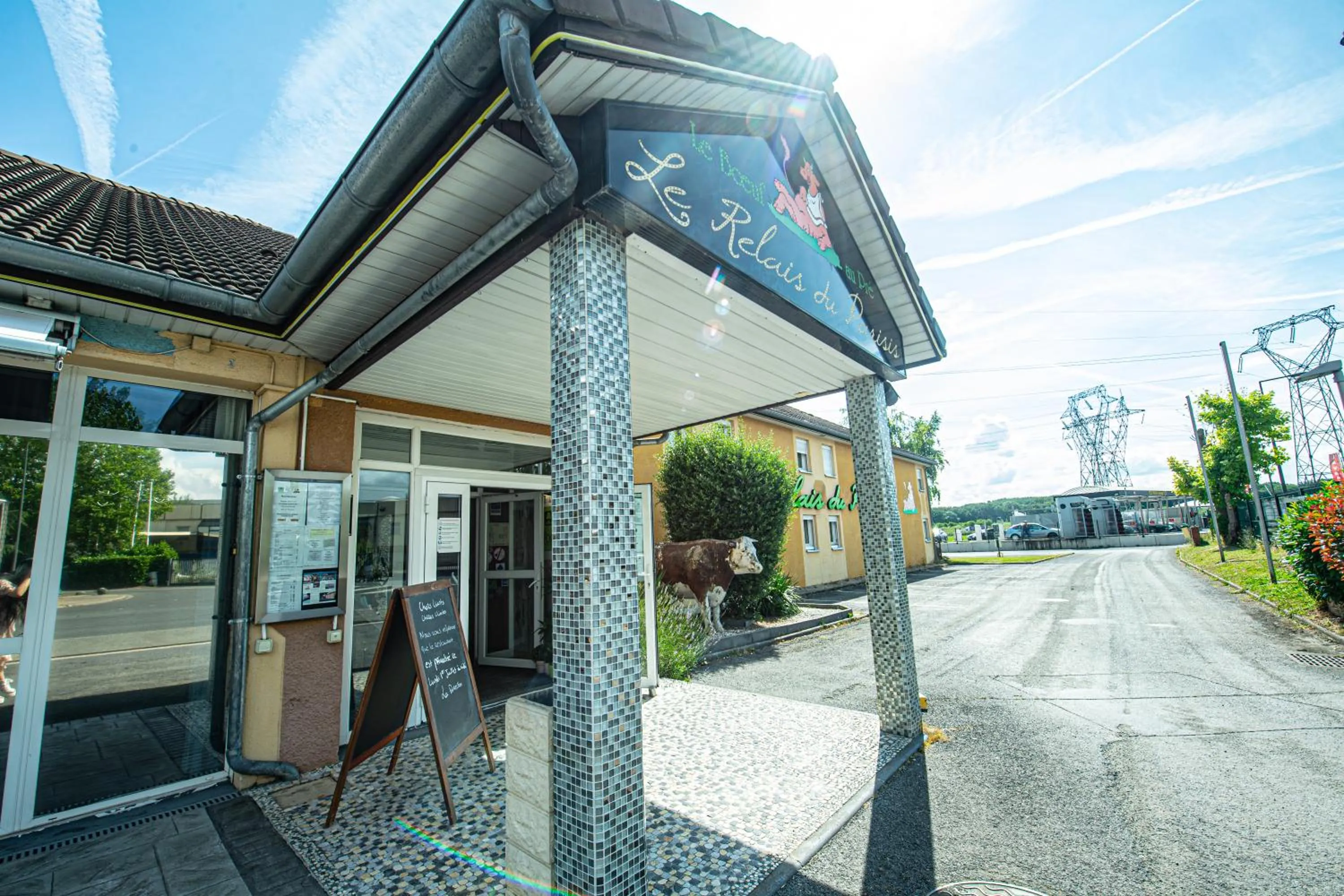 Property building in Logis Hôtel - Le Relais du Parisis