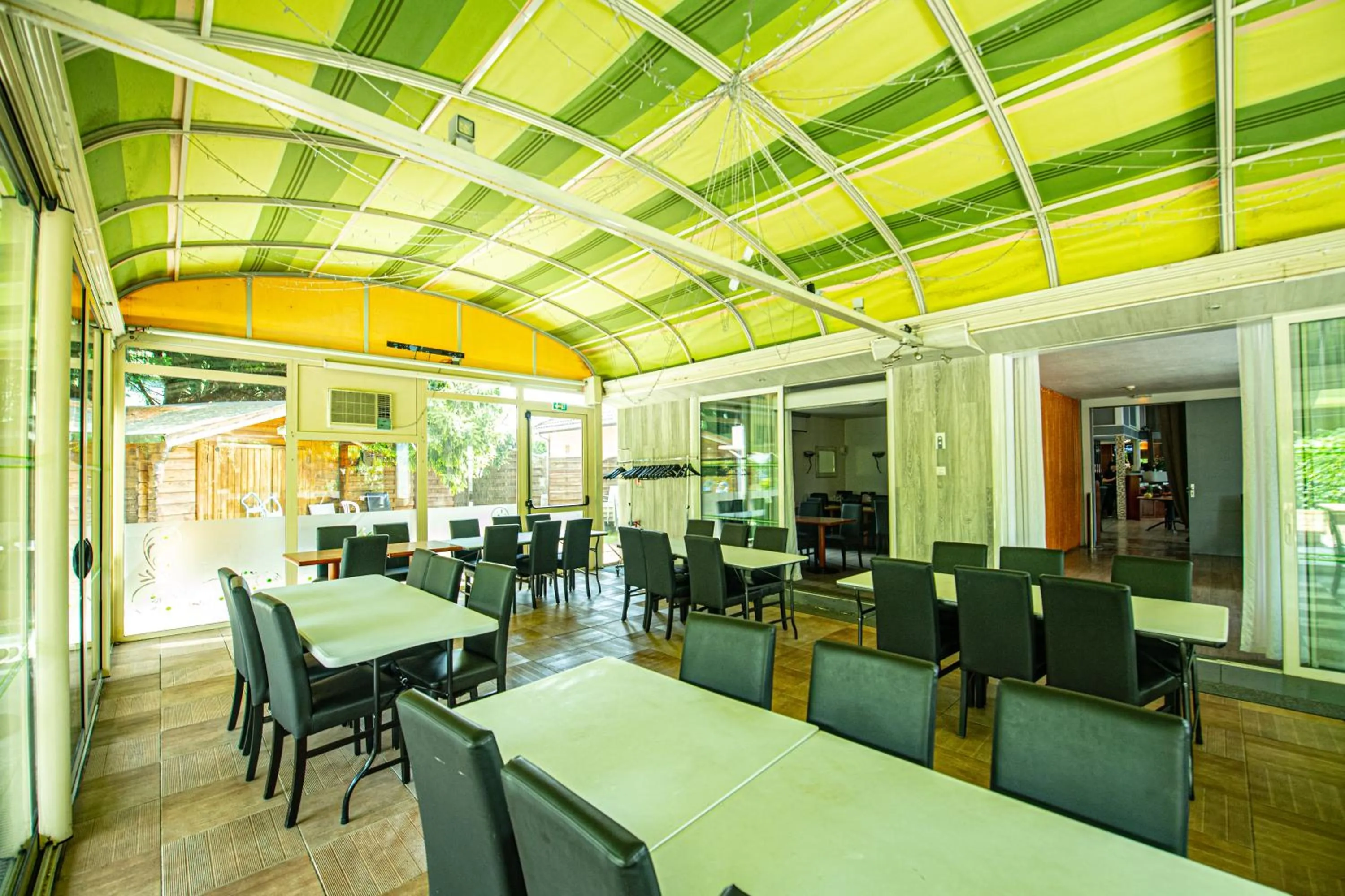 Restaurant/places to eat in Logis Hôtel - Le Relais du Parisis