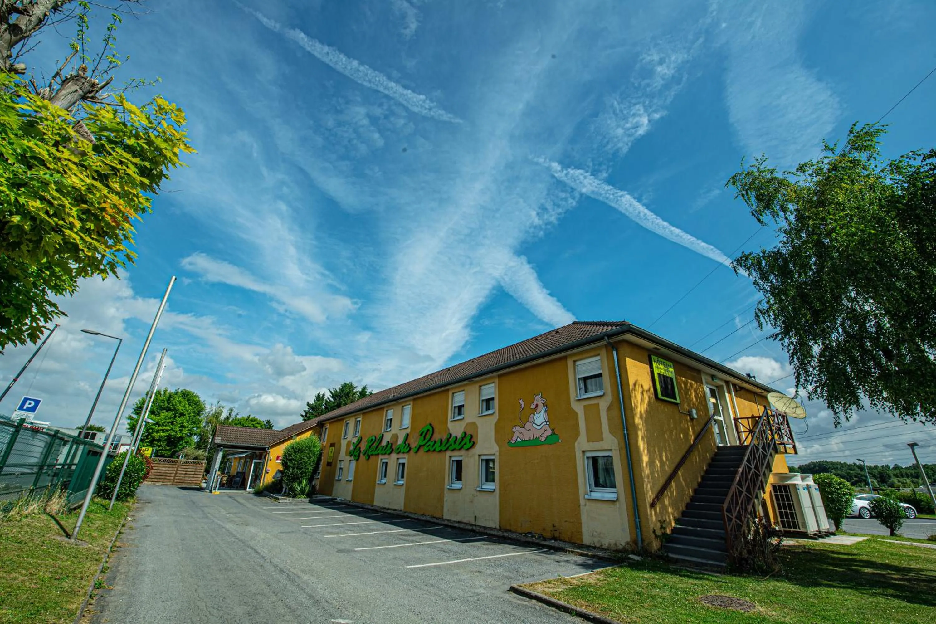 Property building in Logis Hôtel - Le Relais du Parisis