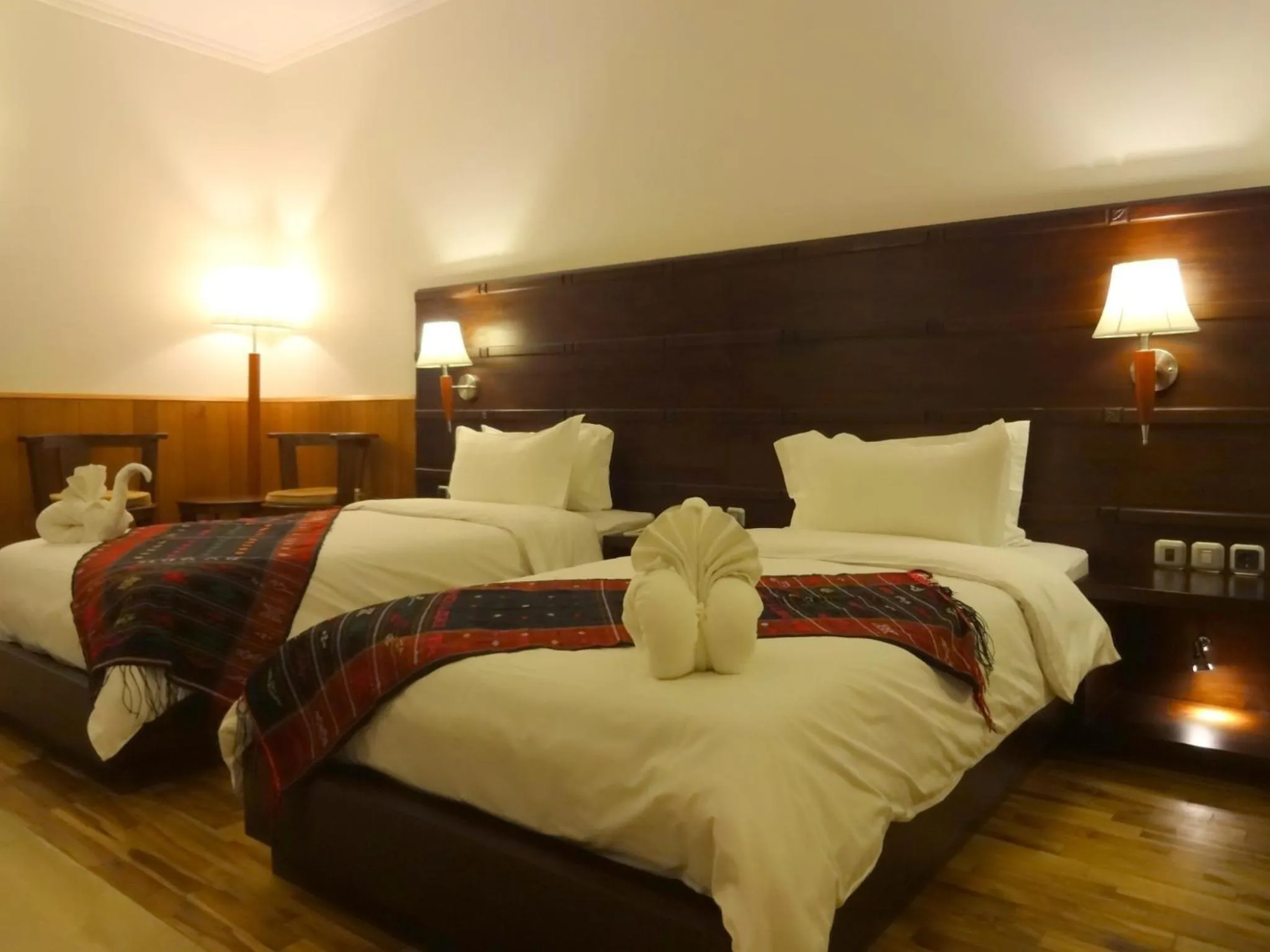 Photo of the whole room, Bed in Taman Simalem Resort