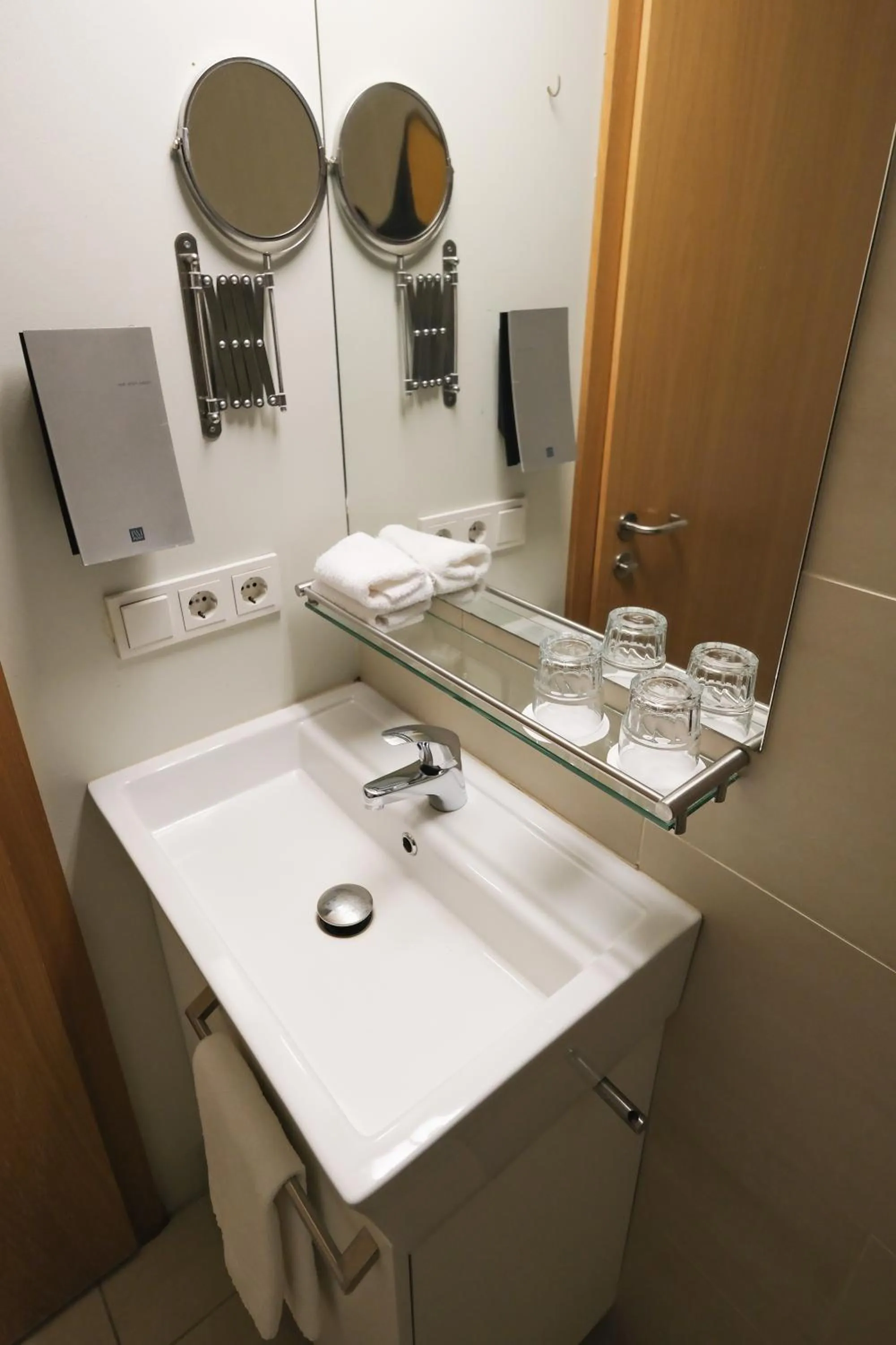 Bathroom in Hotel Laki