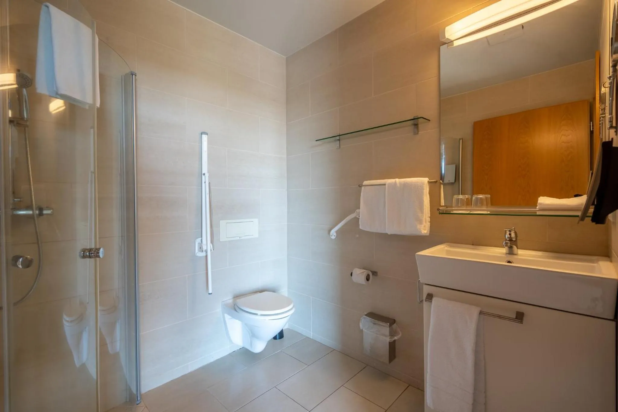 Bathroom in Hotel Laki