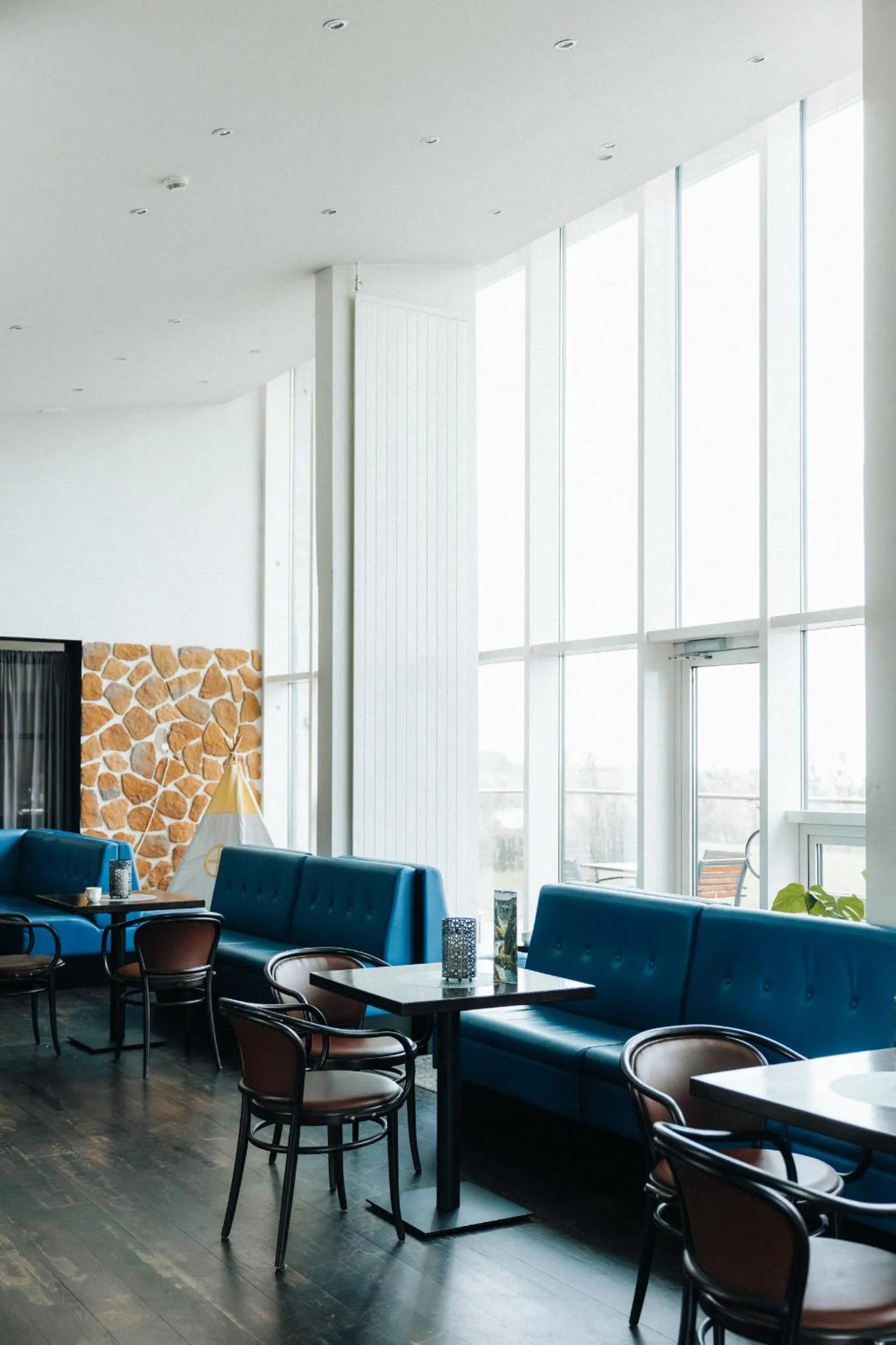 Restaurant/places to eat in Hotel Laki