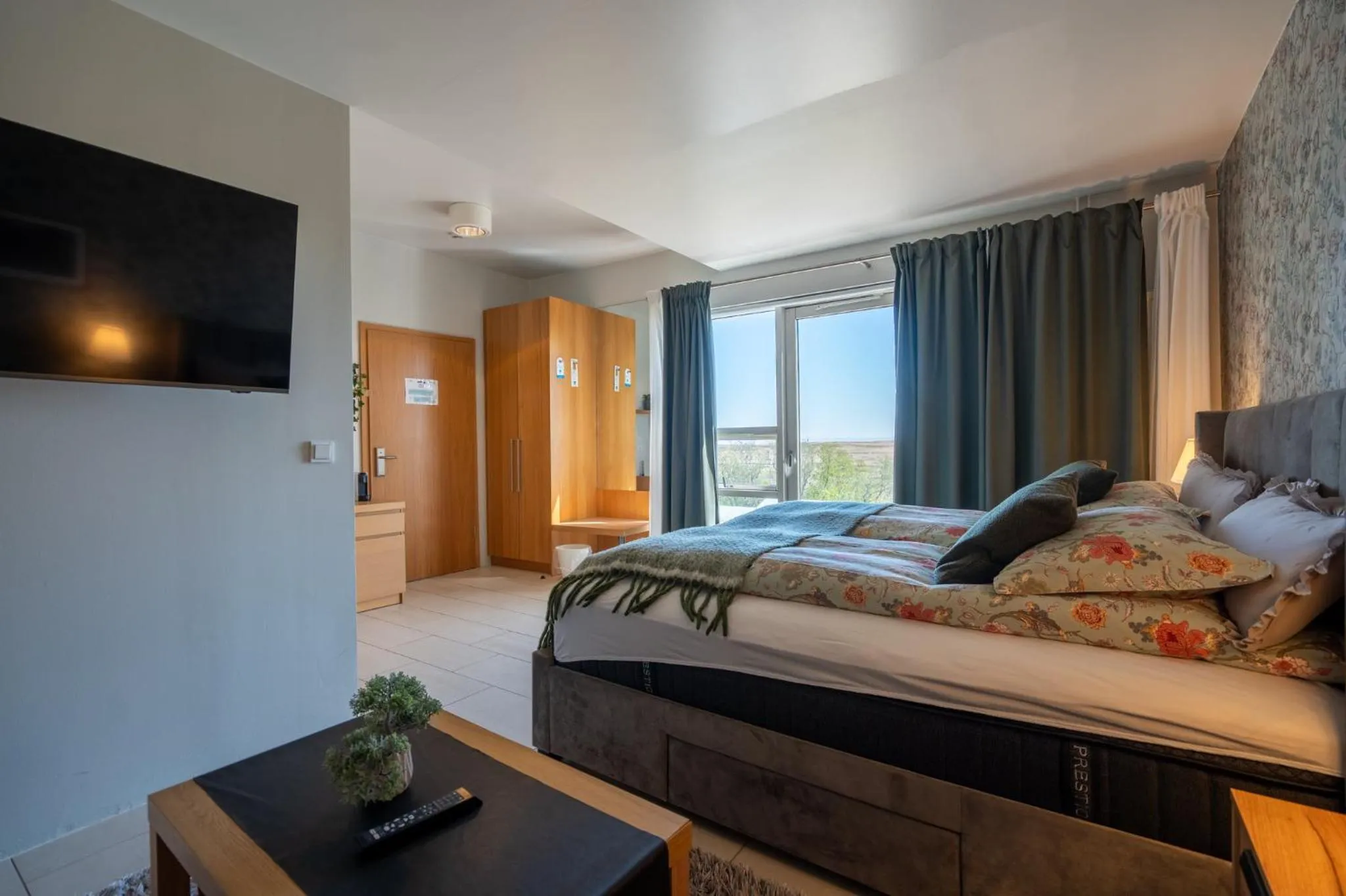 Photo of the whole room, Bed in Hotel Laki