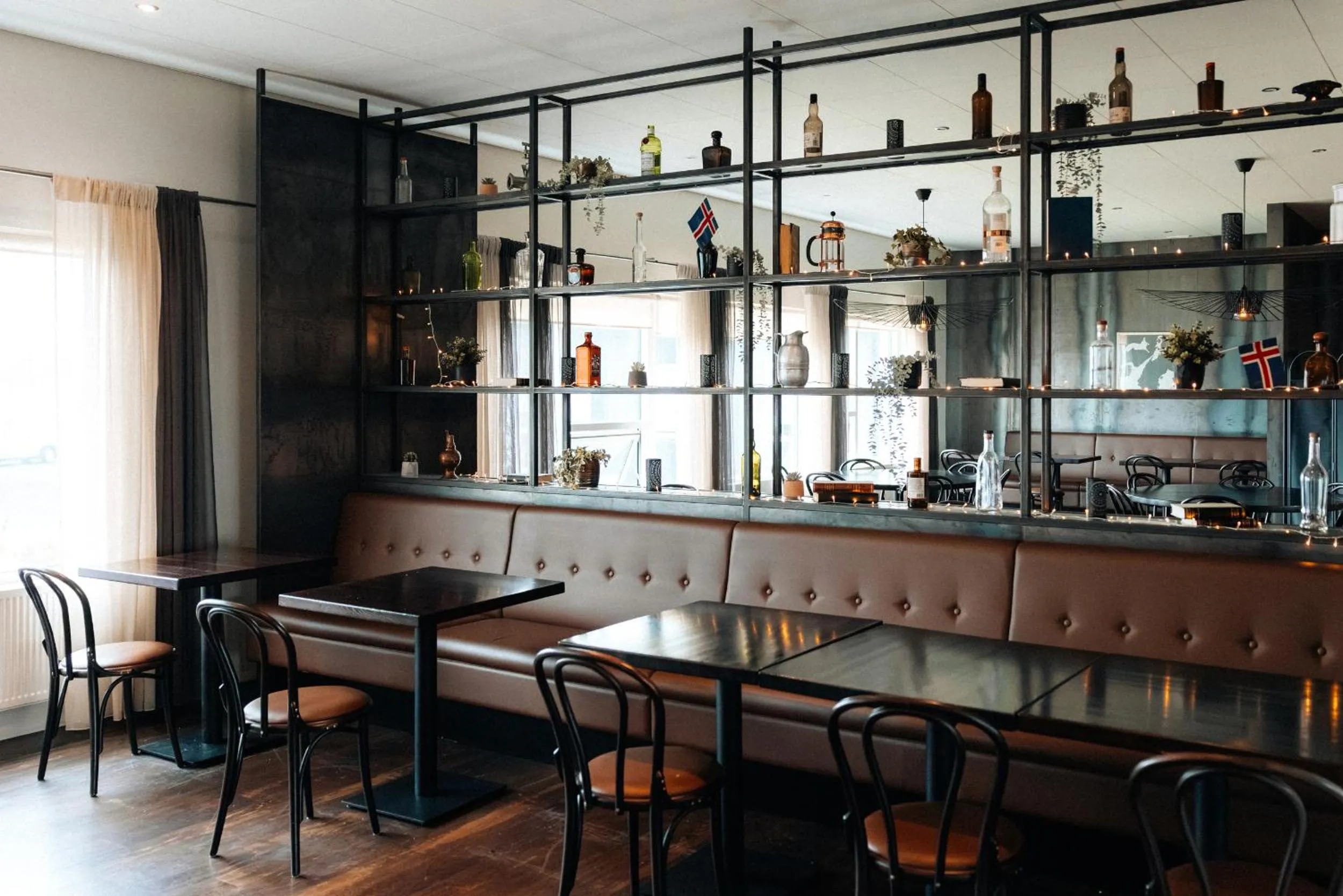 Restaurant/places to eat in Hotel Laki