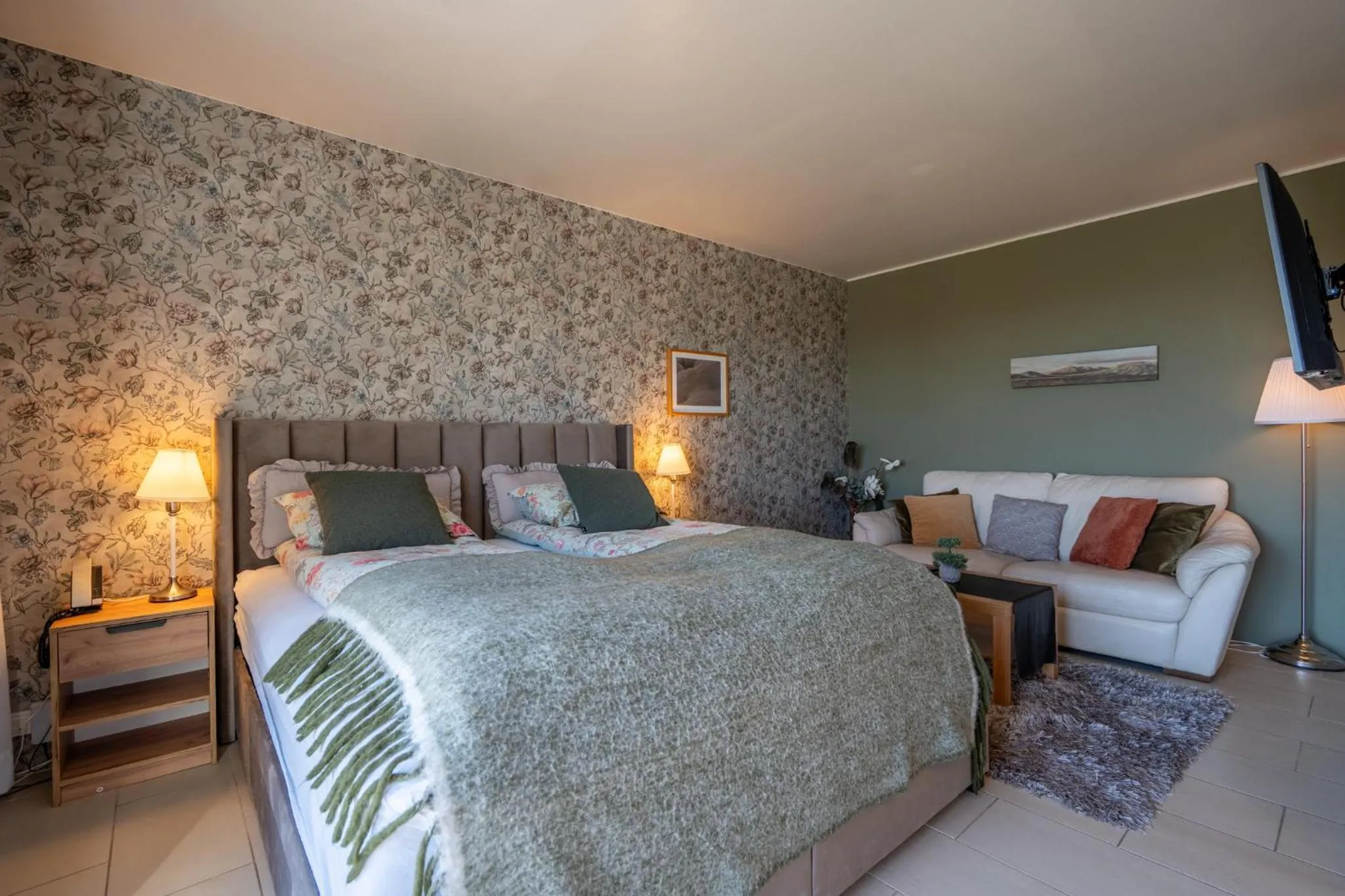 Seating area, Bed in Hotel Laki