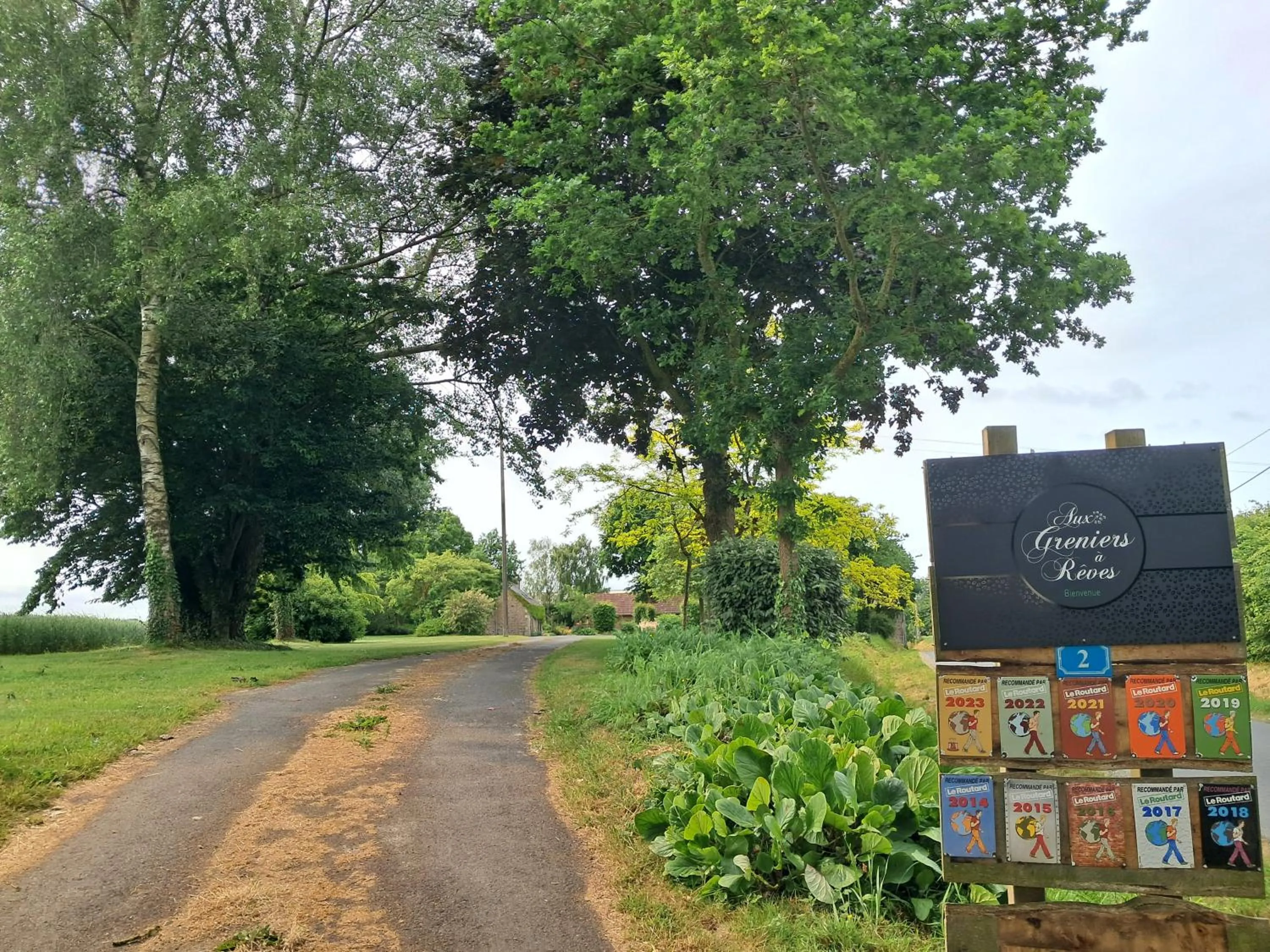 Garden view in Aux Greniers à Rêves