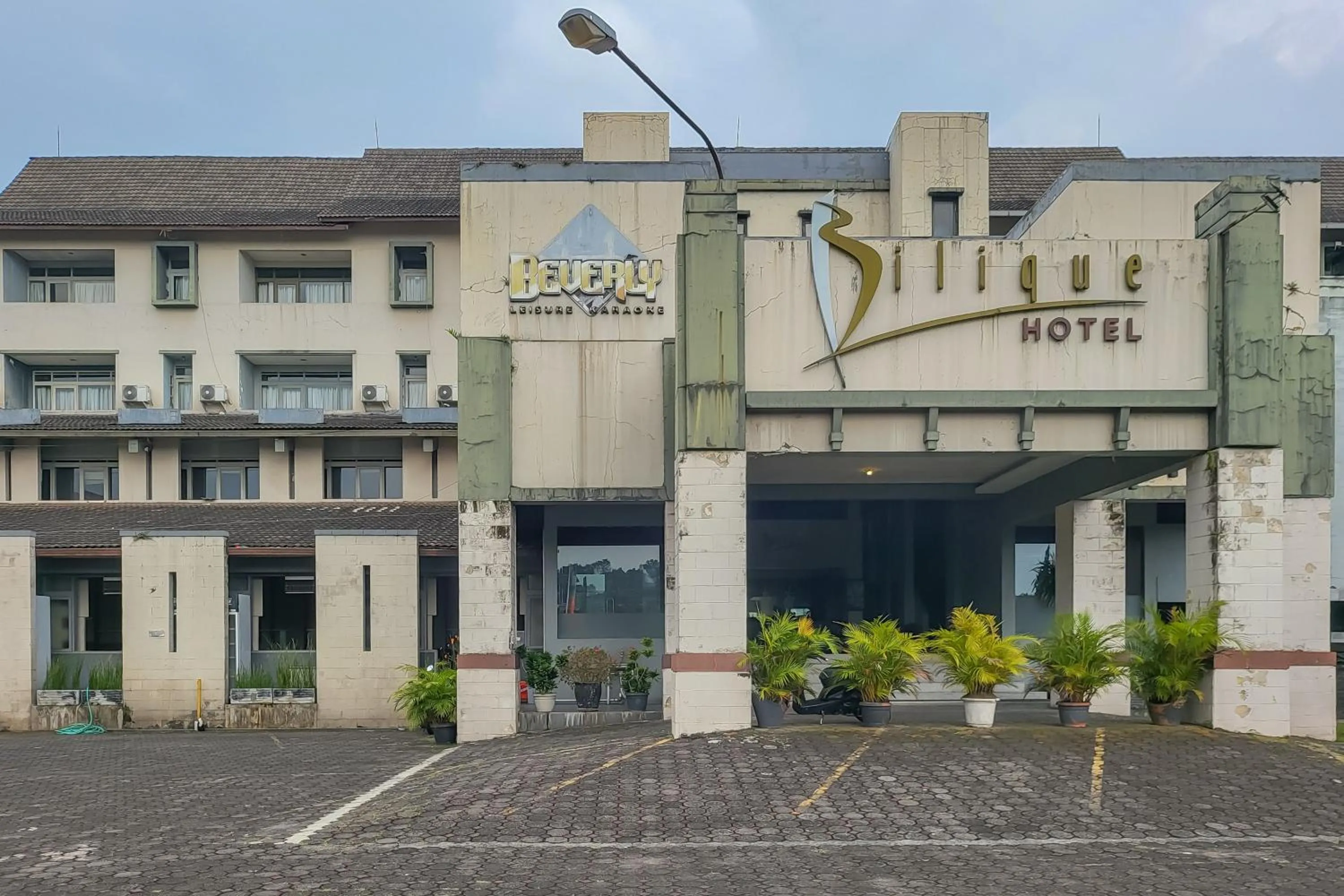 Facade/entrance in RedDoorz near UPI Setiabudhi Bandung