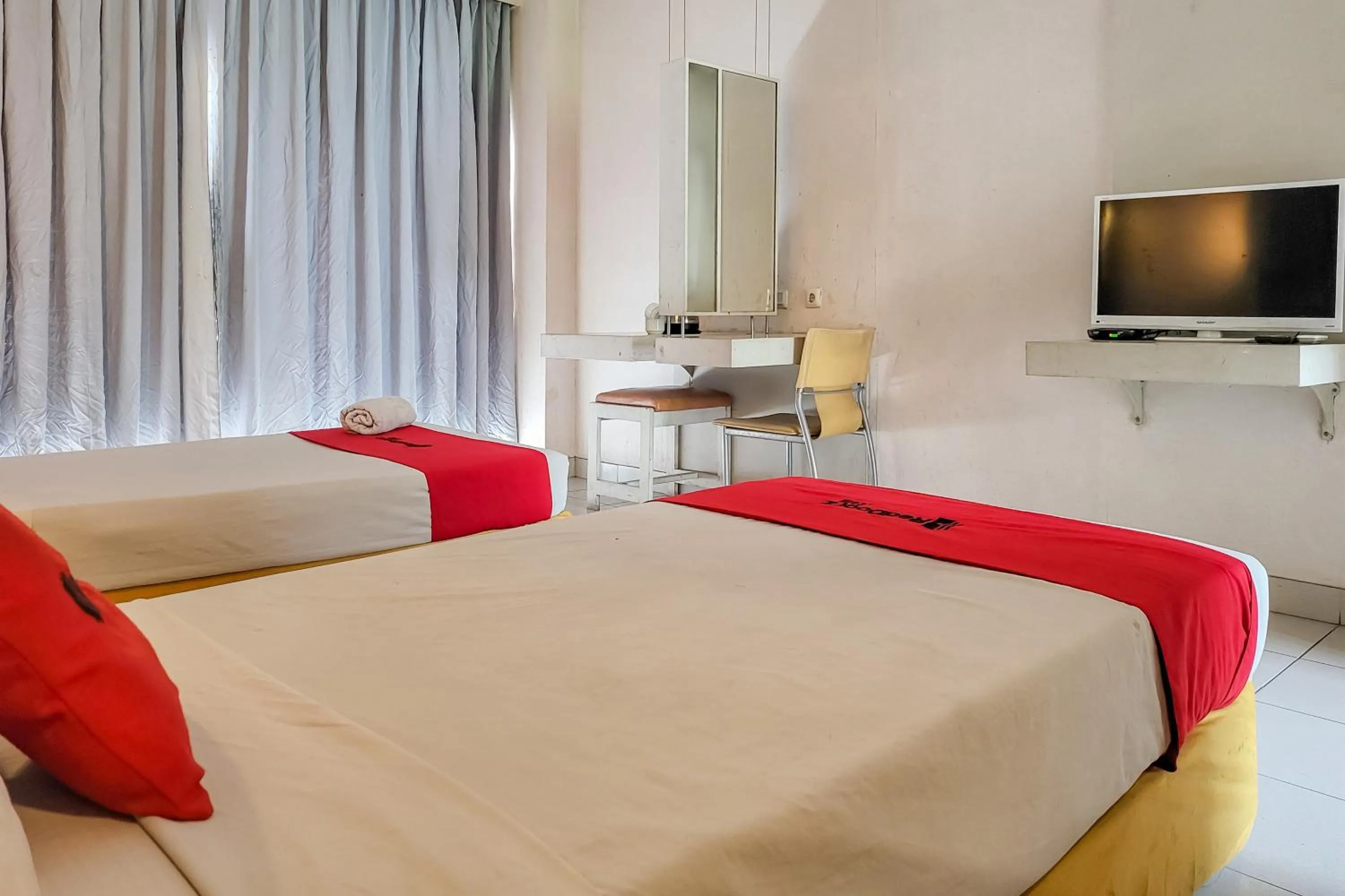 Bedroom, Bed in RedDoorz near UPI Setiabudhi Bandung