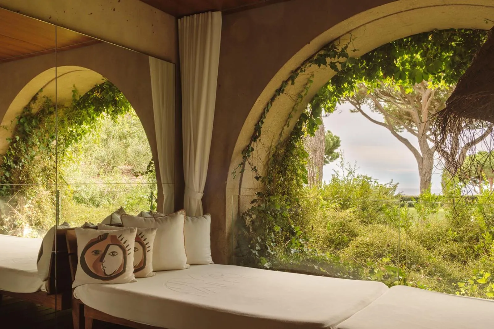 Balcony/Terrace in Lily of the Valley