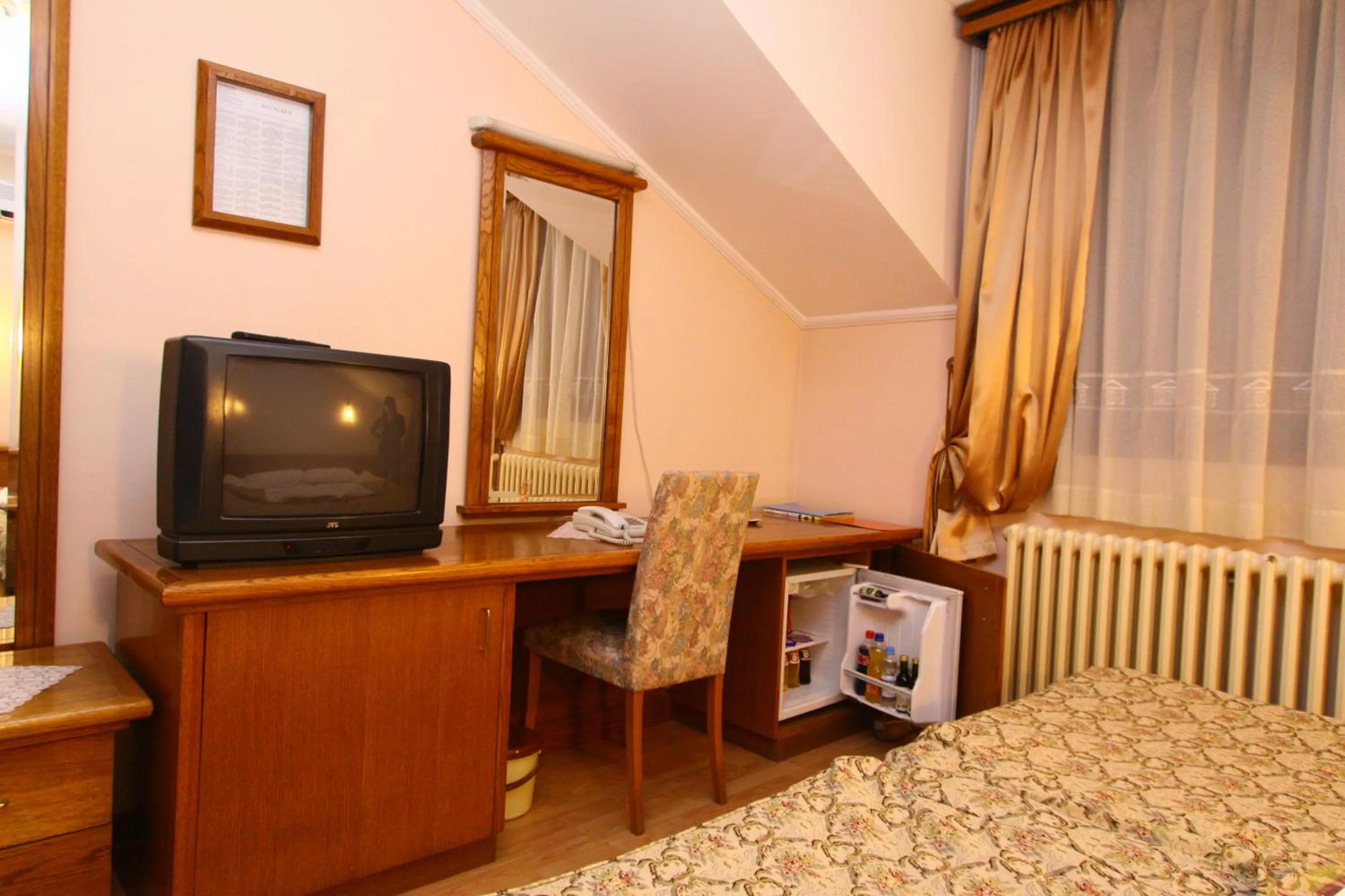 TV and multimedia, Bed in Garni Hotel PBG