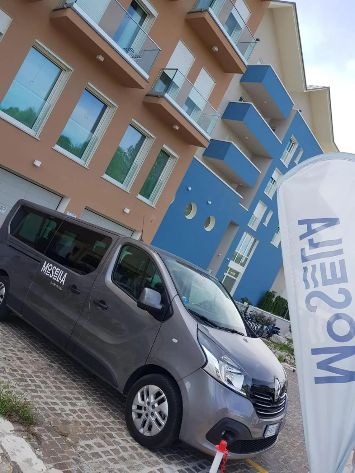 Facade/entrance in Mosella Suite Hotel