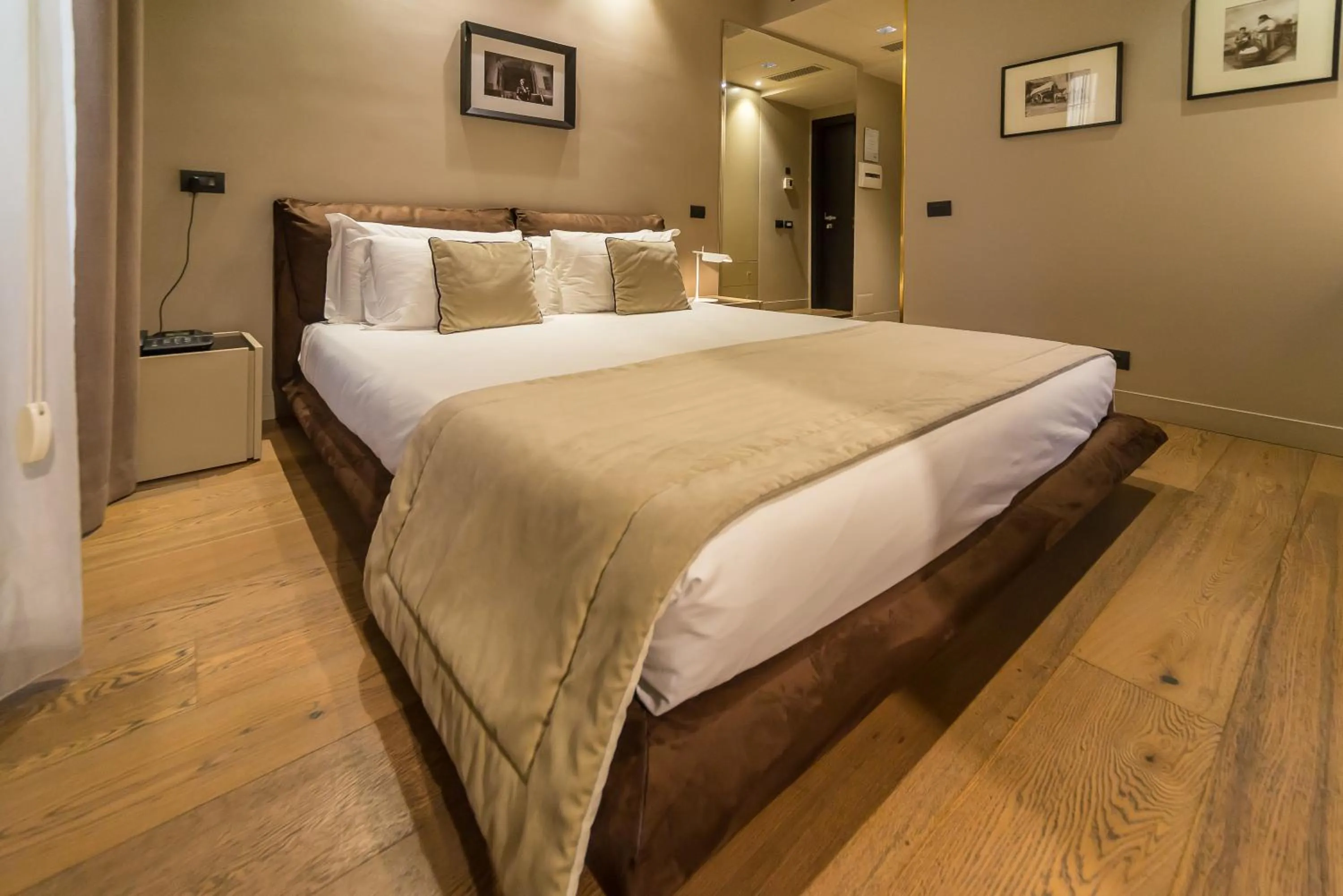 Photo of the whole room, Bed in Campo Marzio Luxury Suites