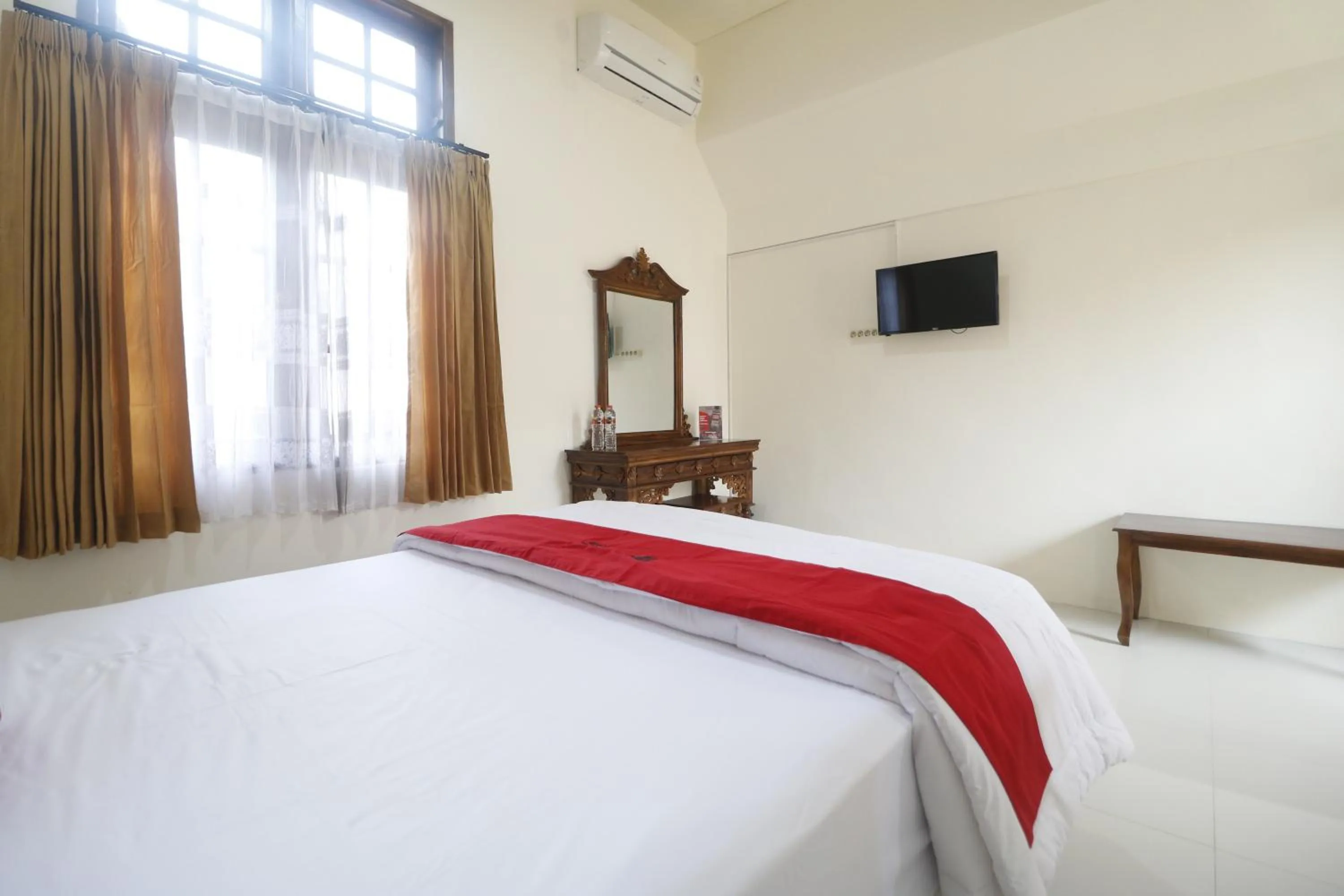 Bed in RedDoorz Syariah near Gelora Delta Sidoarjo