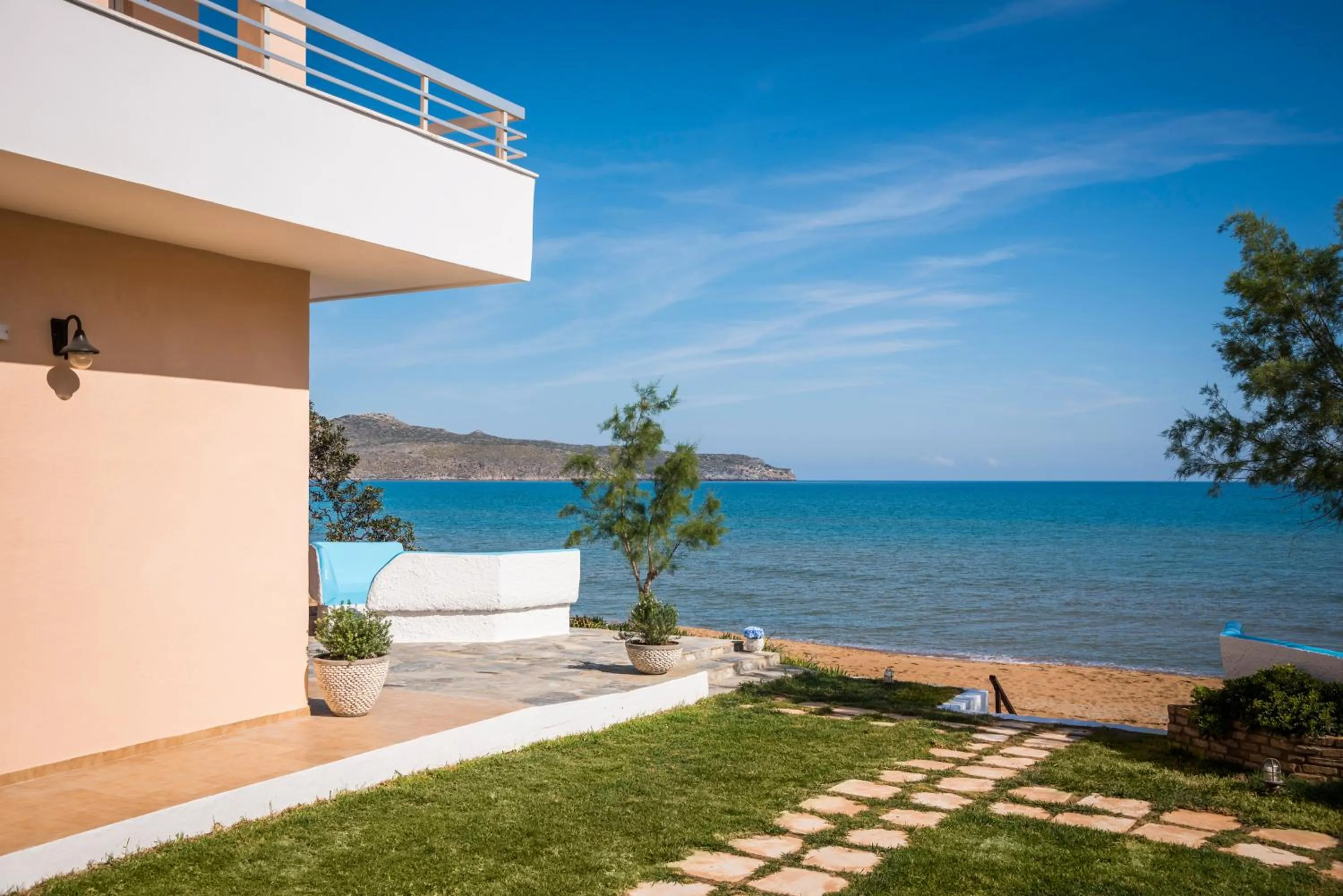 Garden view in Hermes Beach Front