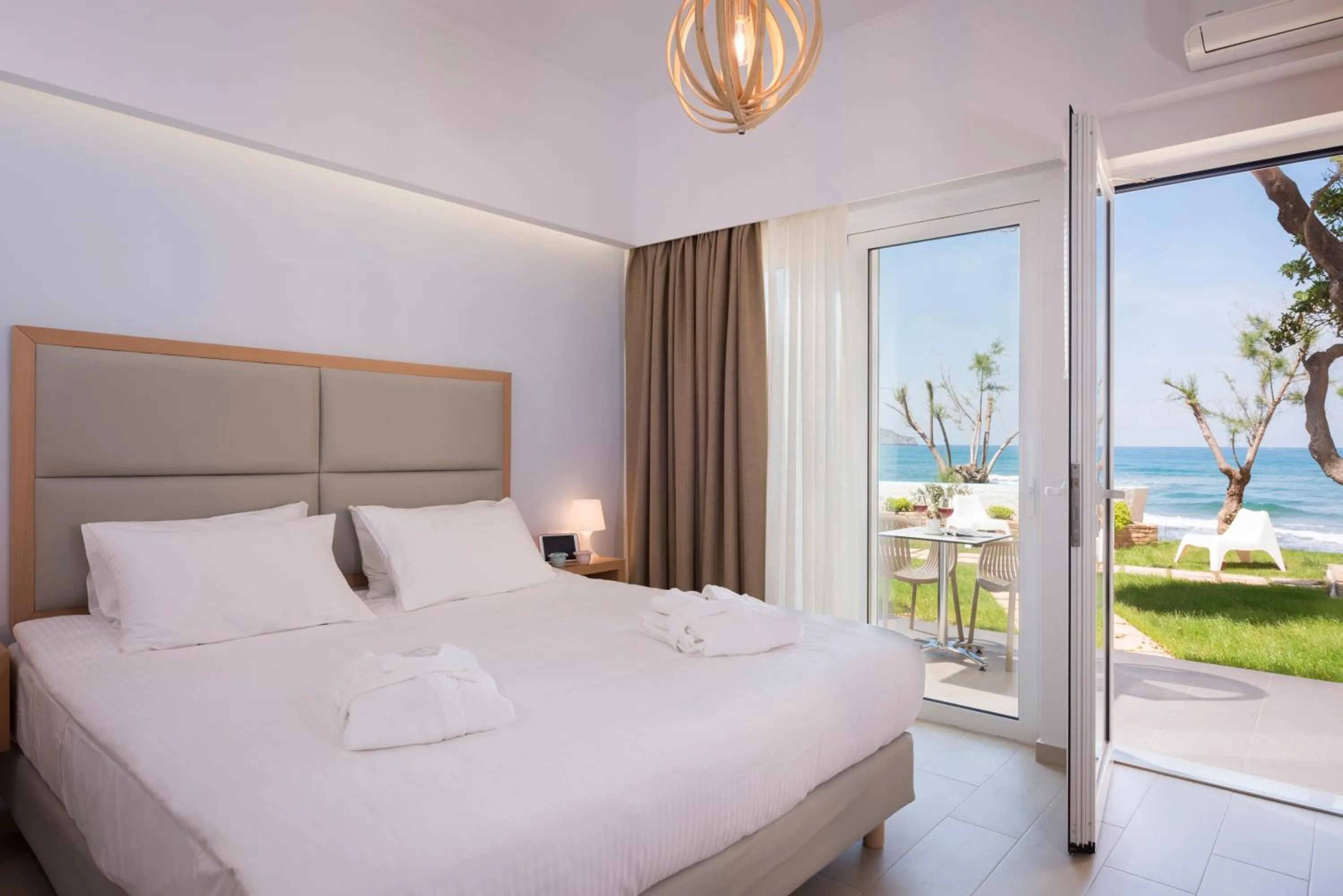 Bedroom, Bed in Hermes Beach Front