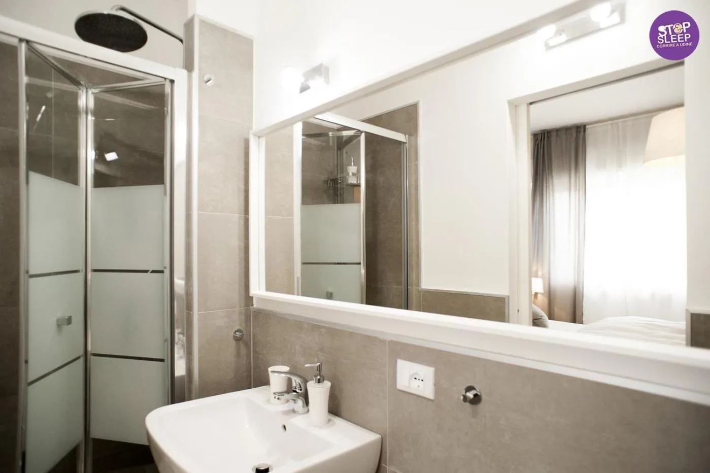 Bathroom in Stop & Sleep Udine