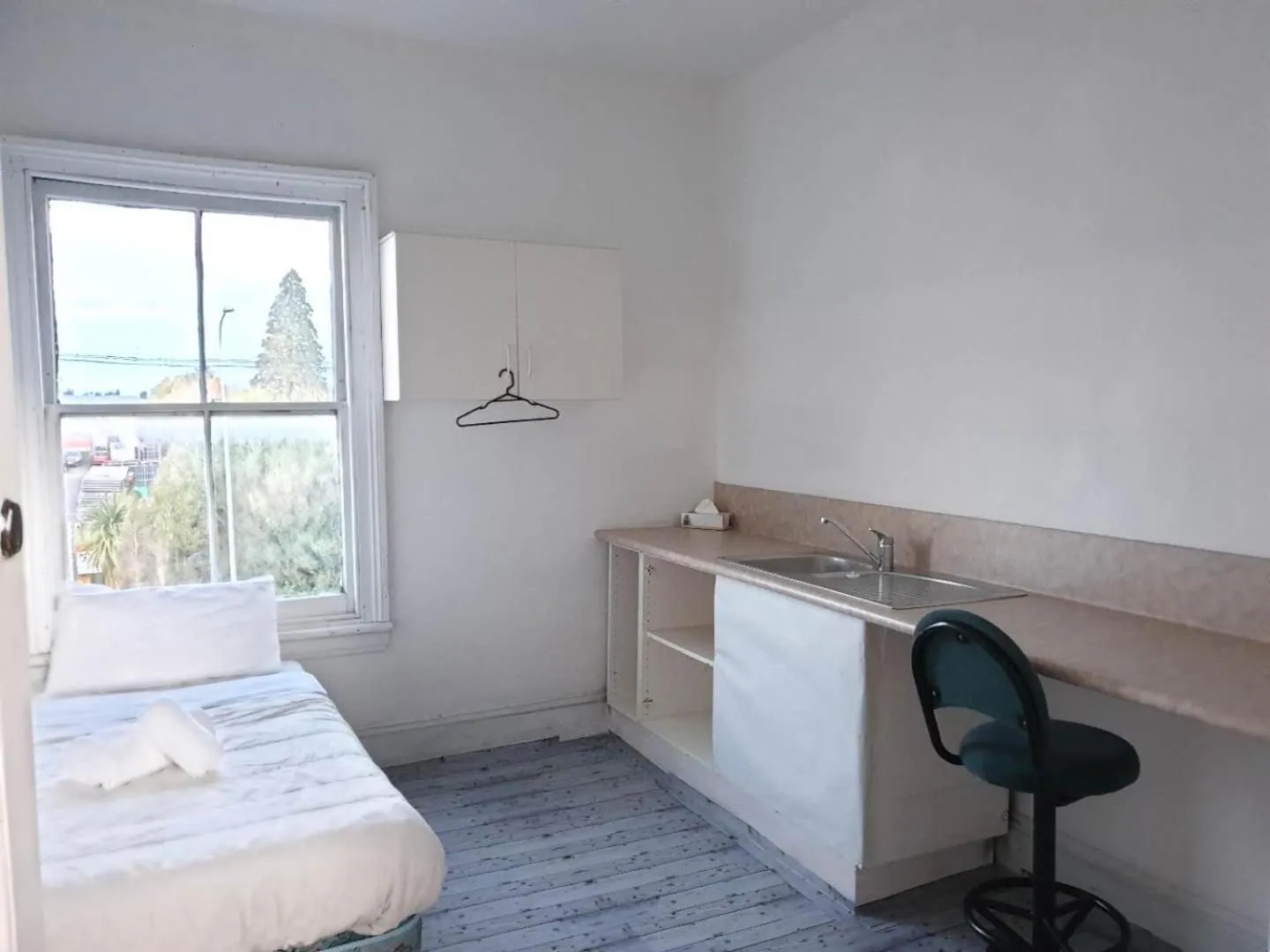 Bed in South Rakaia Hotel