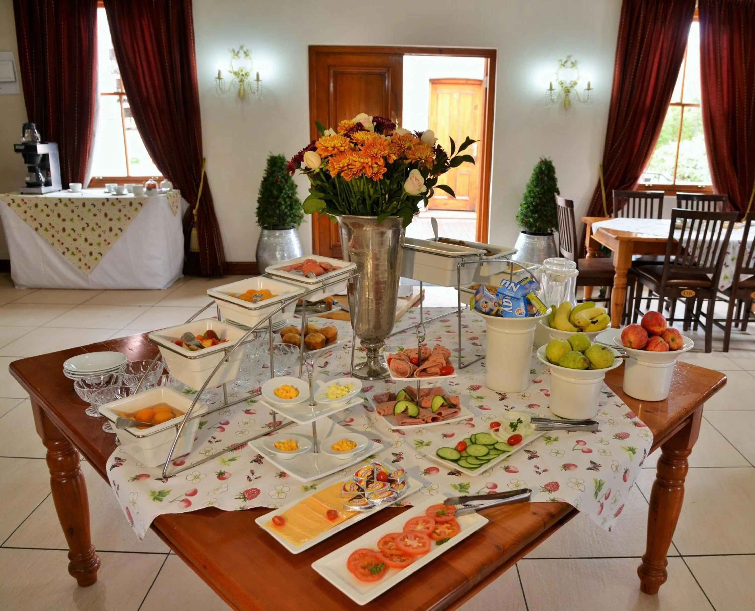 Continental breakfast in Die Kliphuis