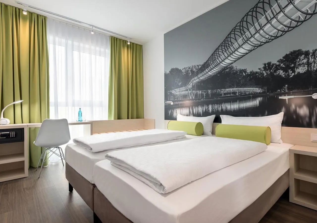 Bed in Super 8 by Wyndham Oberhausen am Centro